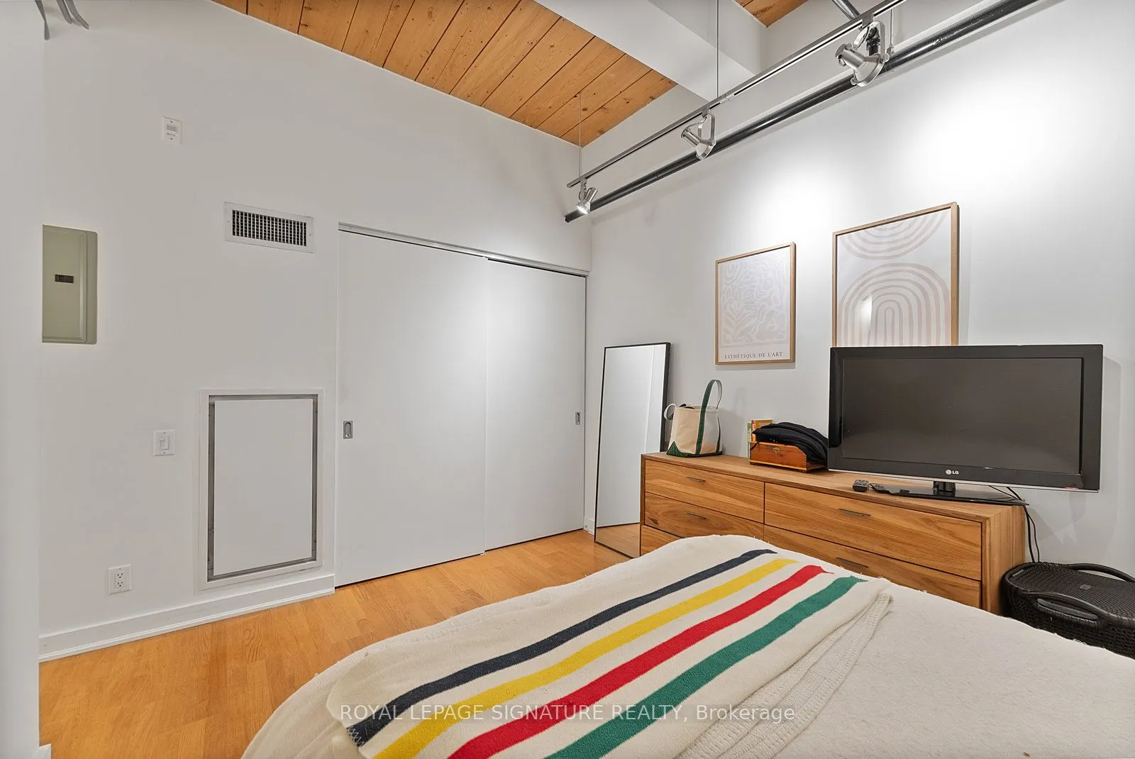 43 Hanna Avenue, #225