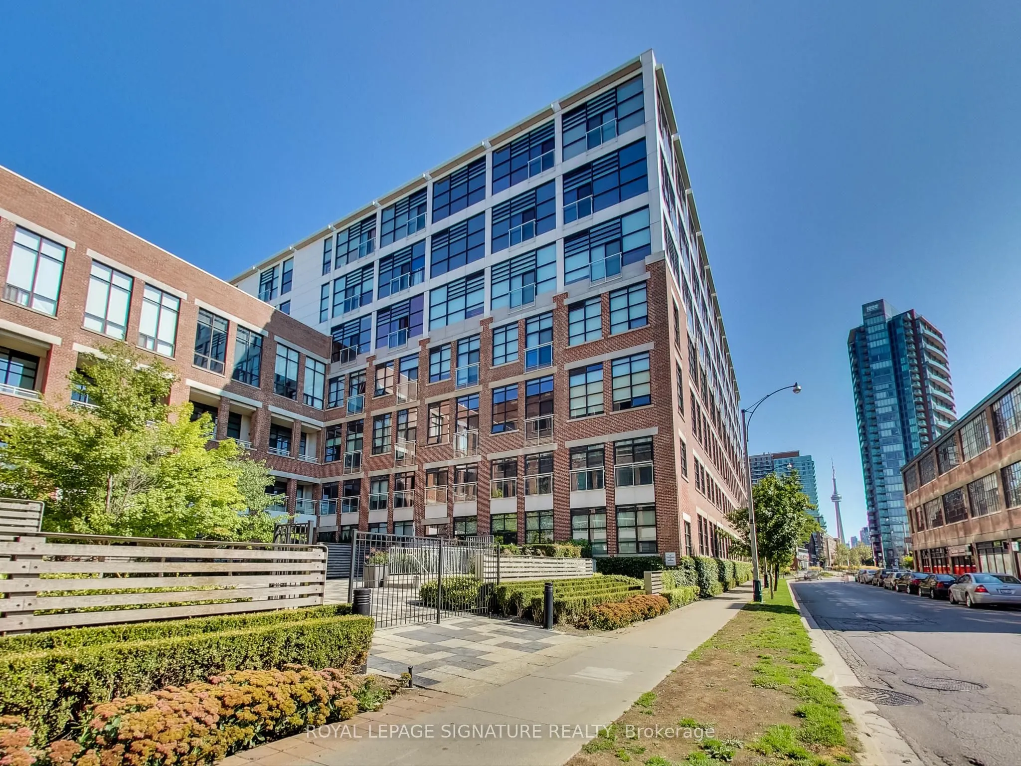 43 Hanna Avenue, #225
