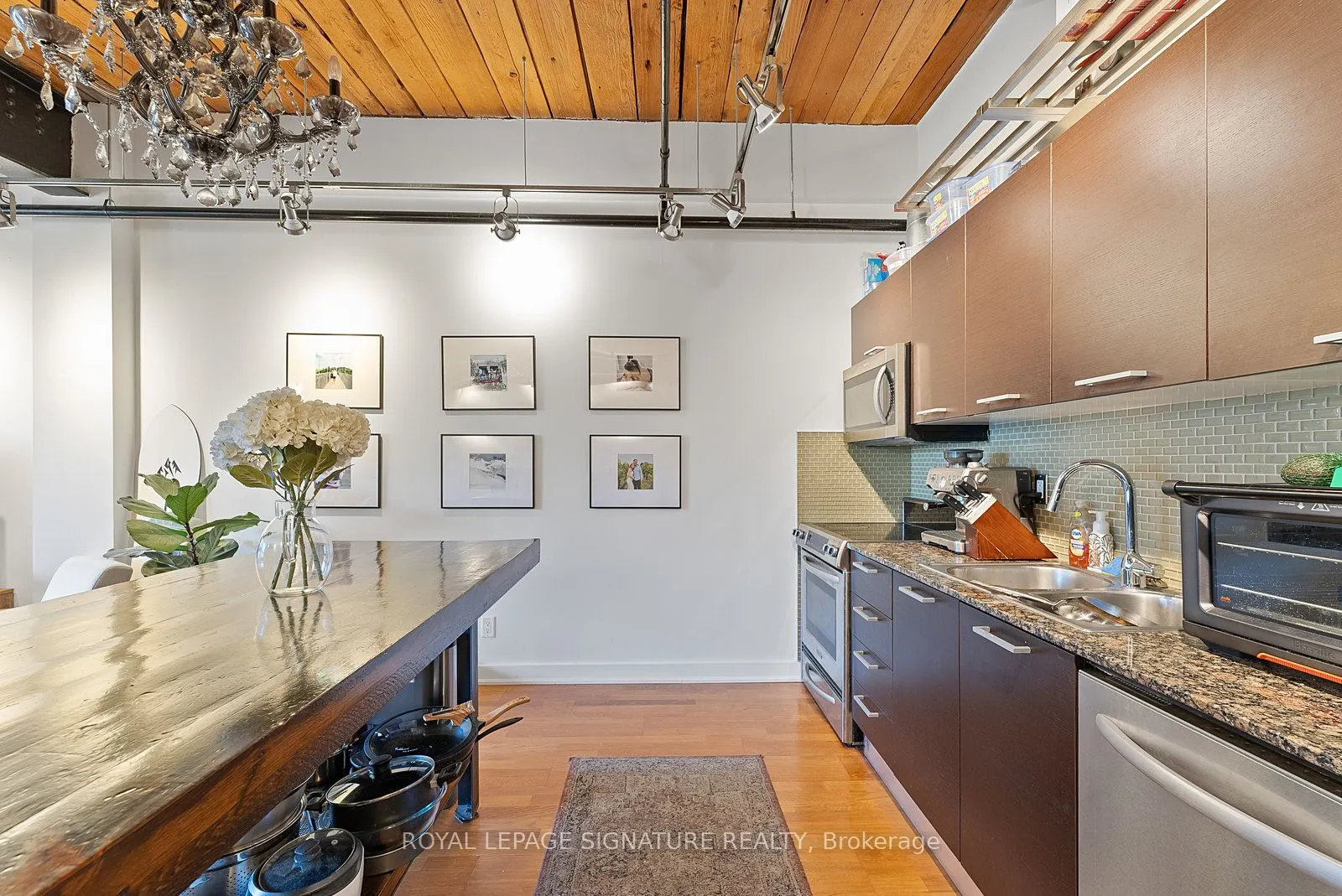 43 Hanna Avenue, #225