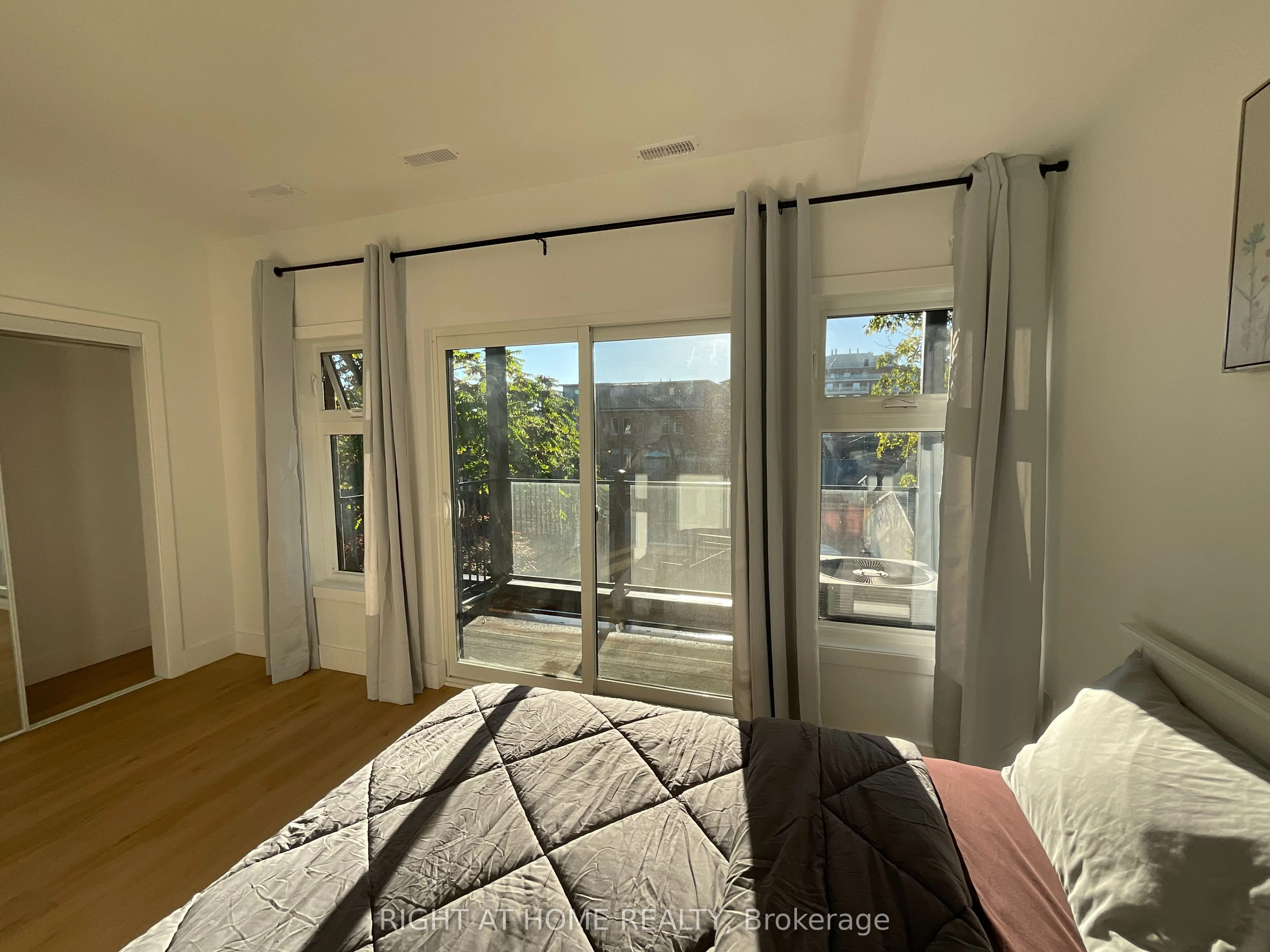 674 Manning Avenue, #Second floor