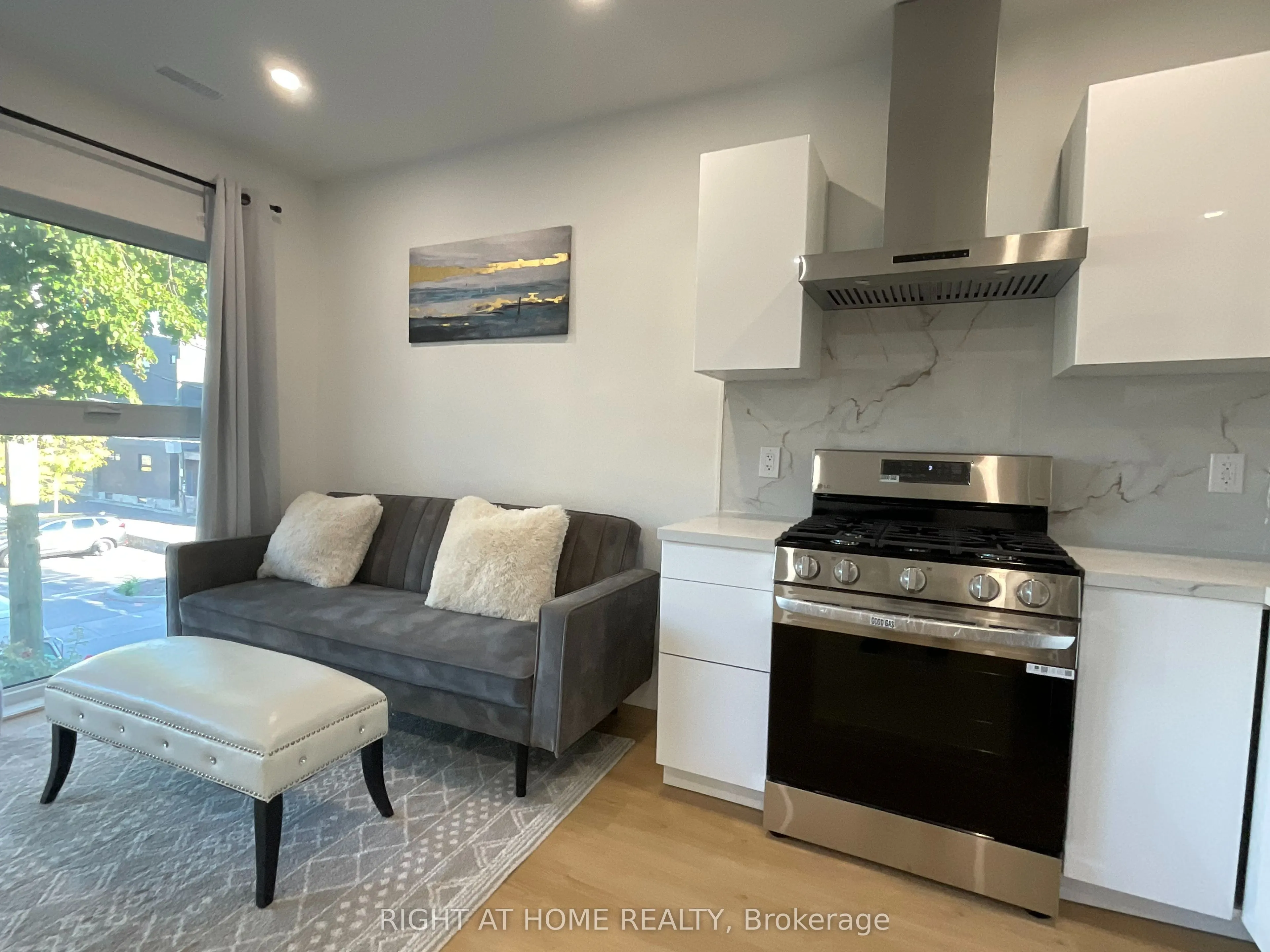 674 Manning Avenue, #Second floor