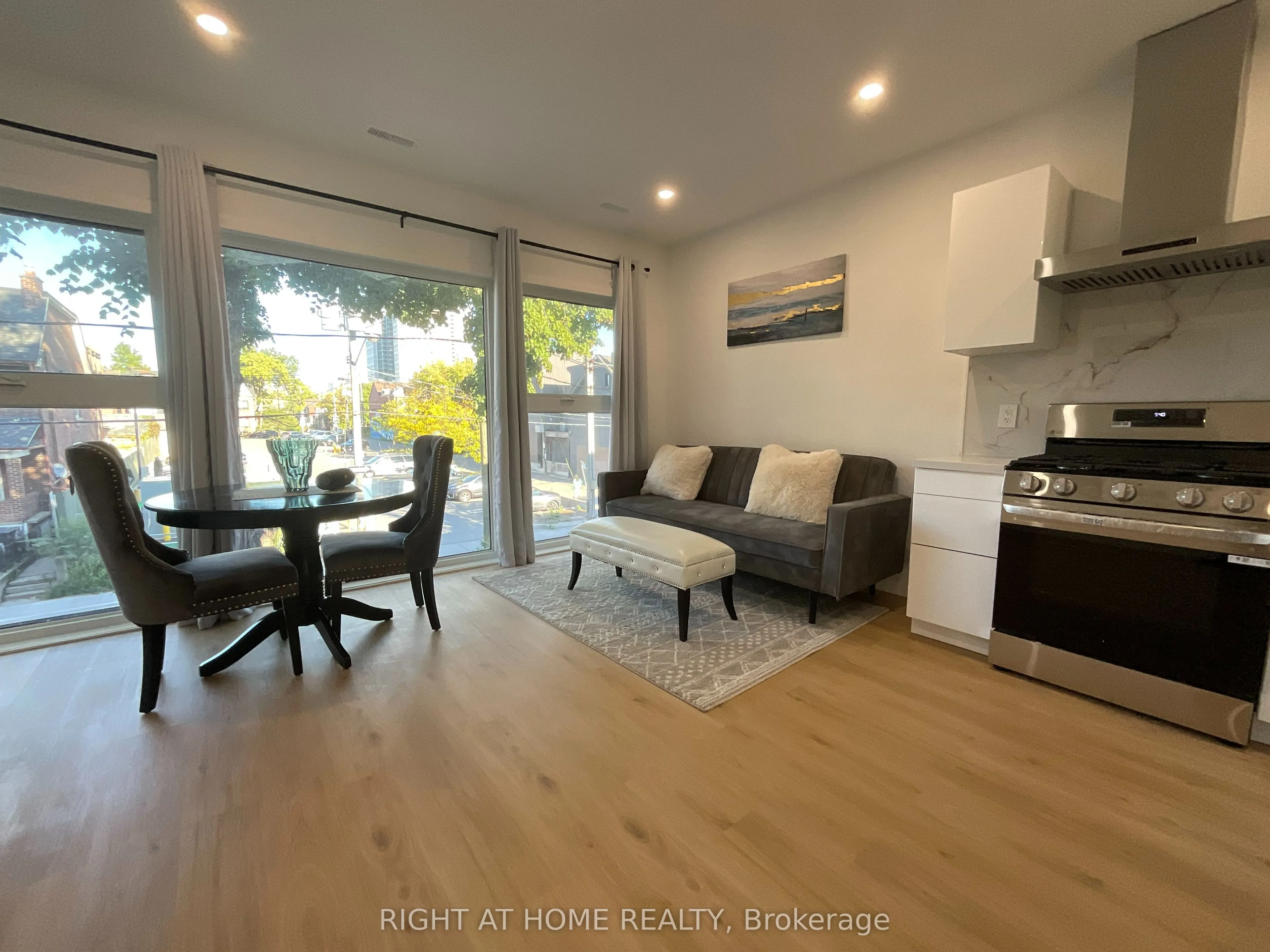 674 Manning Avenue, #Second floor