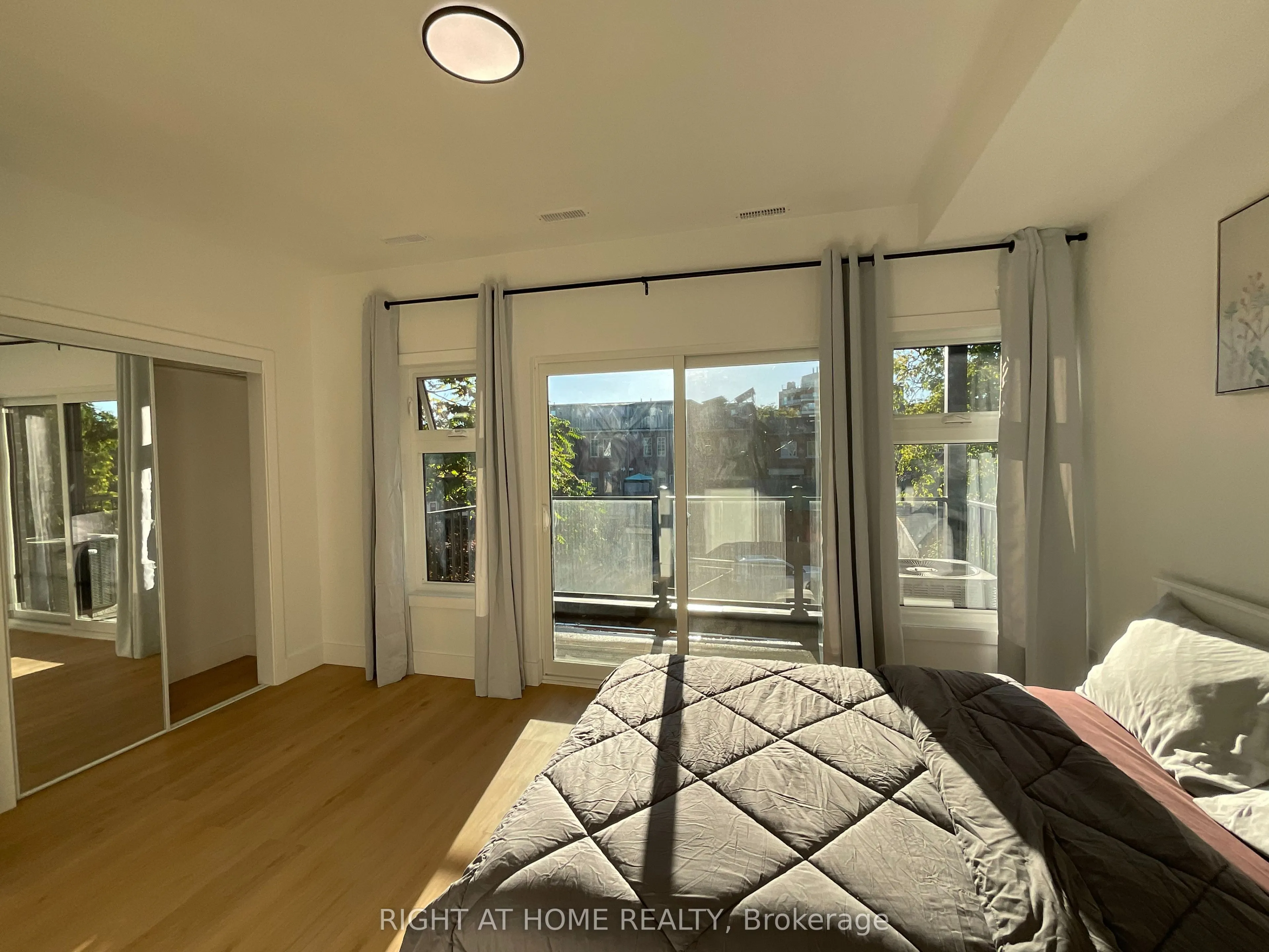 674 Manning Avenue, #Second floor
