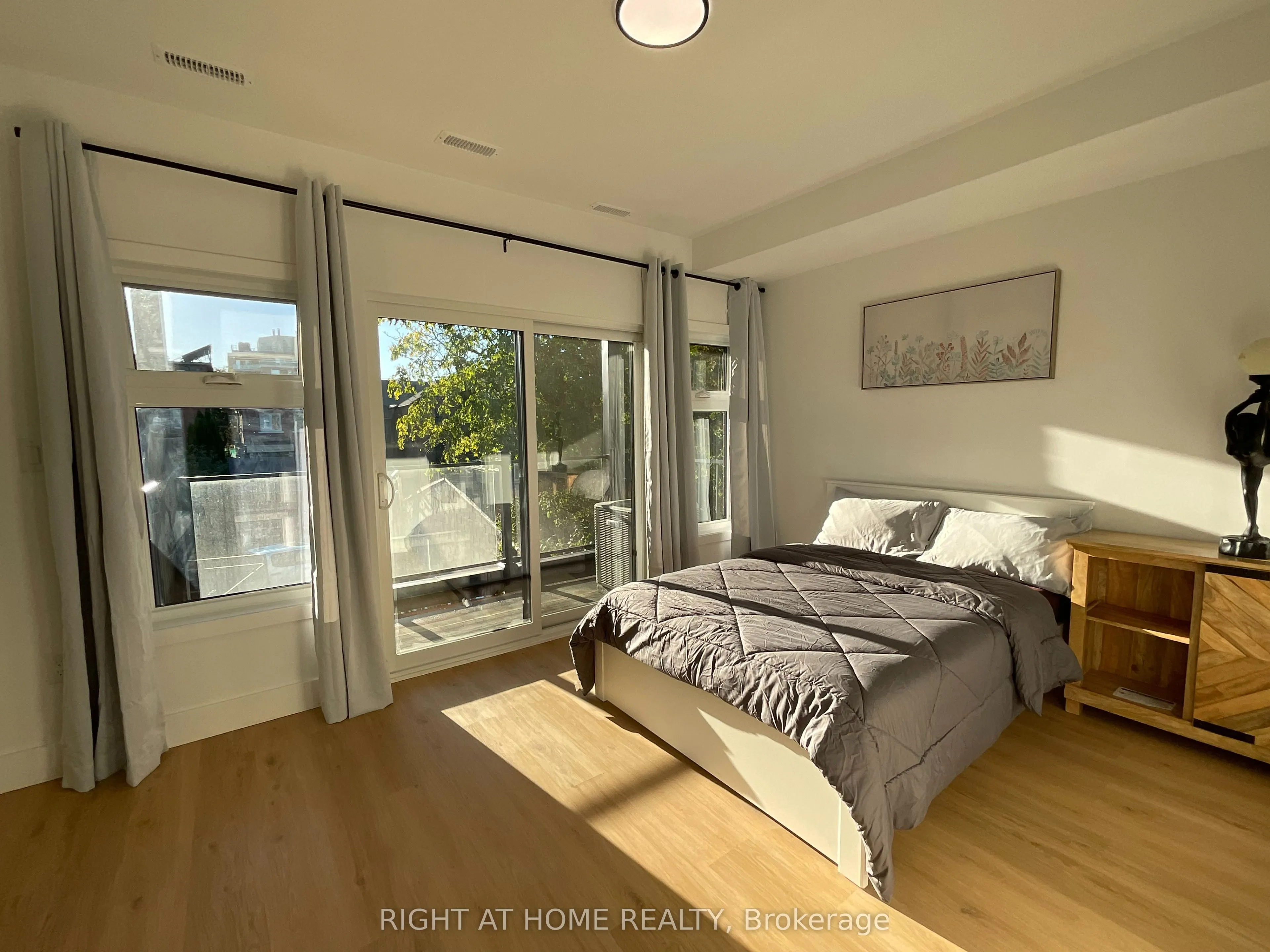 674 Manning Avenue, #Second floor