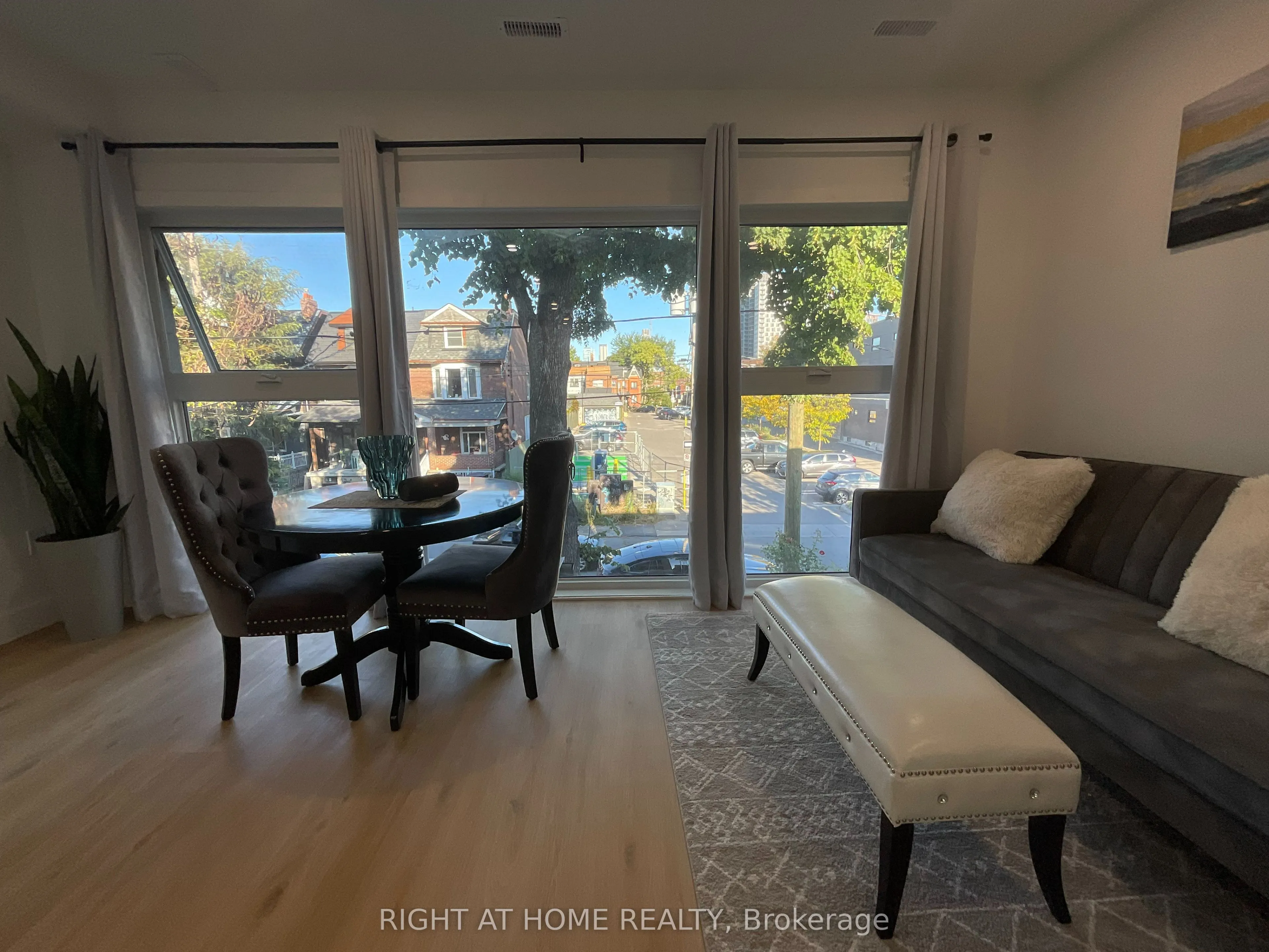 674 Manning Avenue, #Second floor