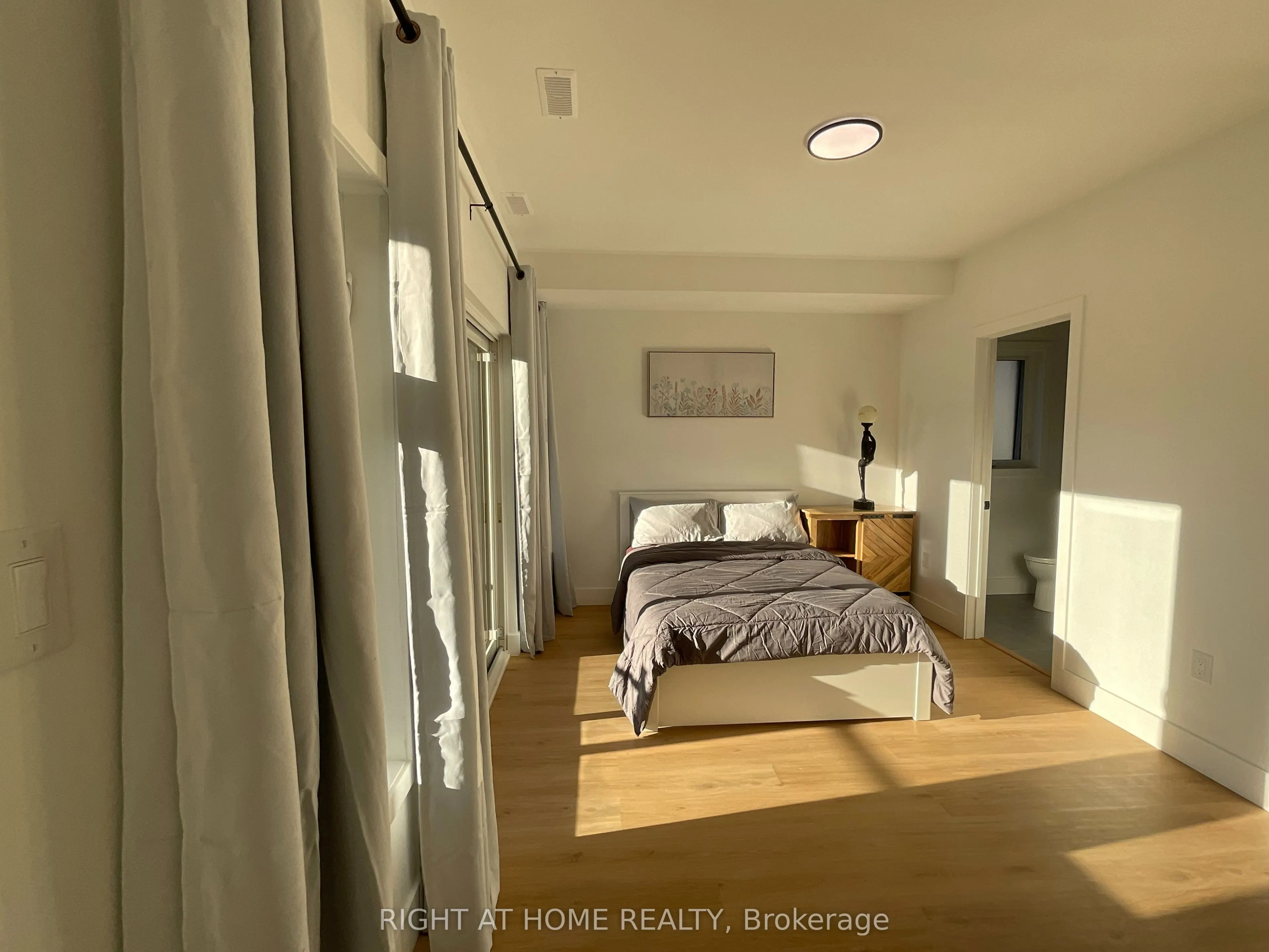 674 Manning Avenue, #Second floor