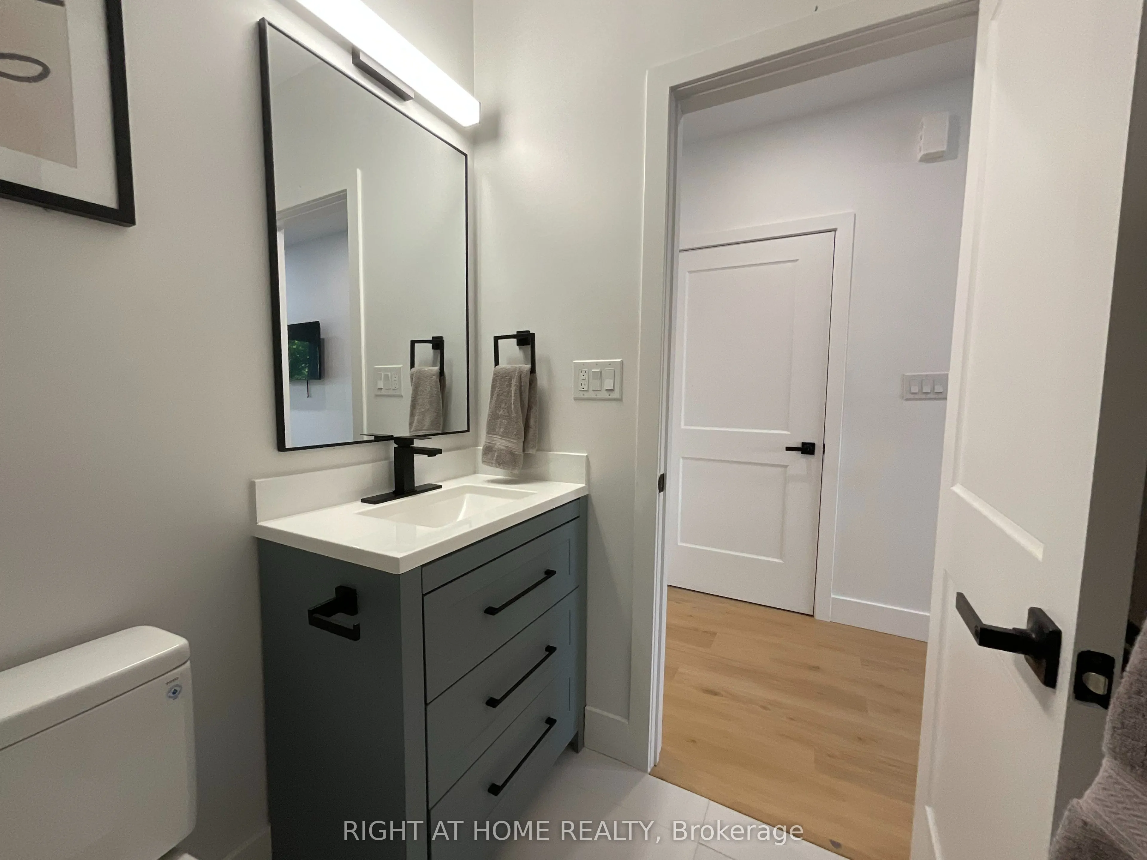 674 Manning Avenue, #Second floor