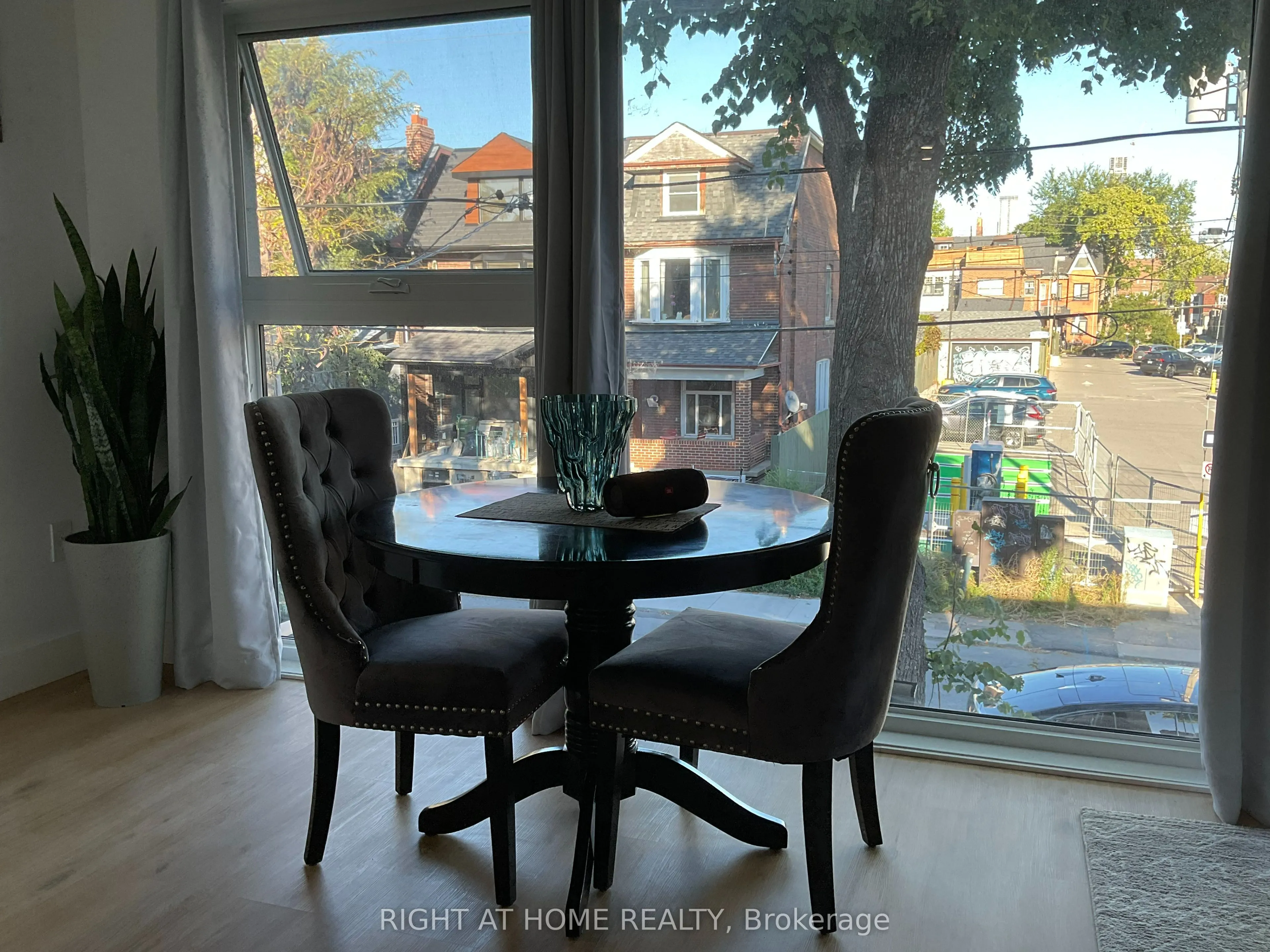 674 Manning Avenue, #Second floor