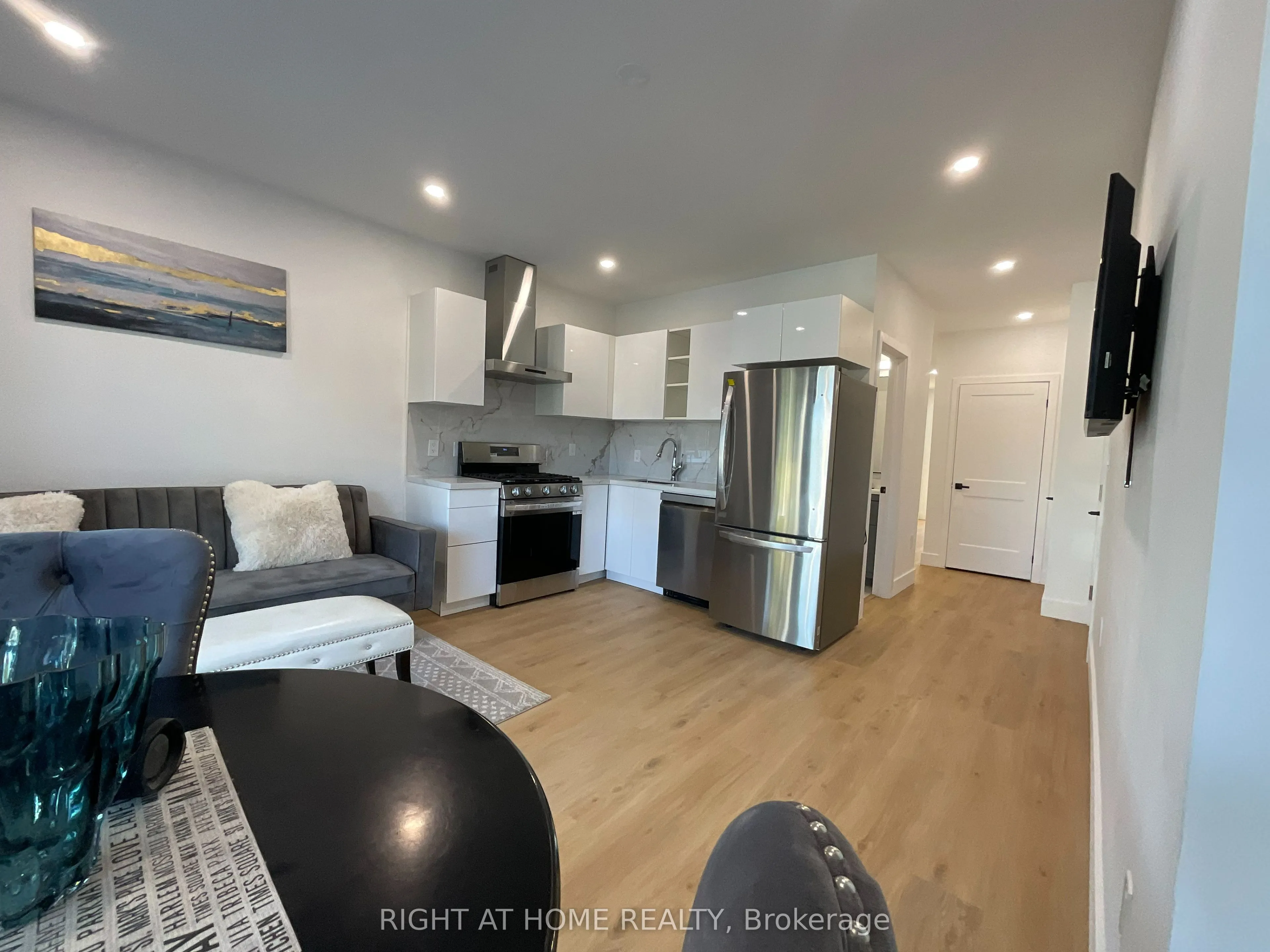 674 Manning Avenue, #Second floor