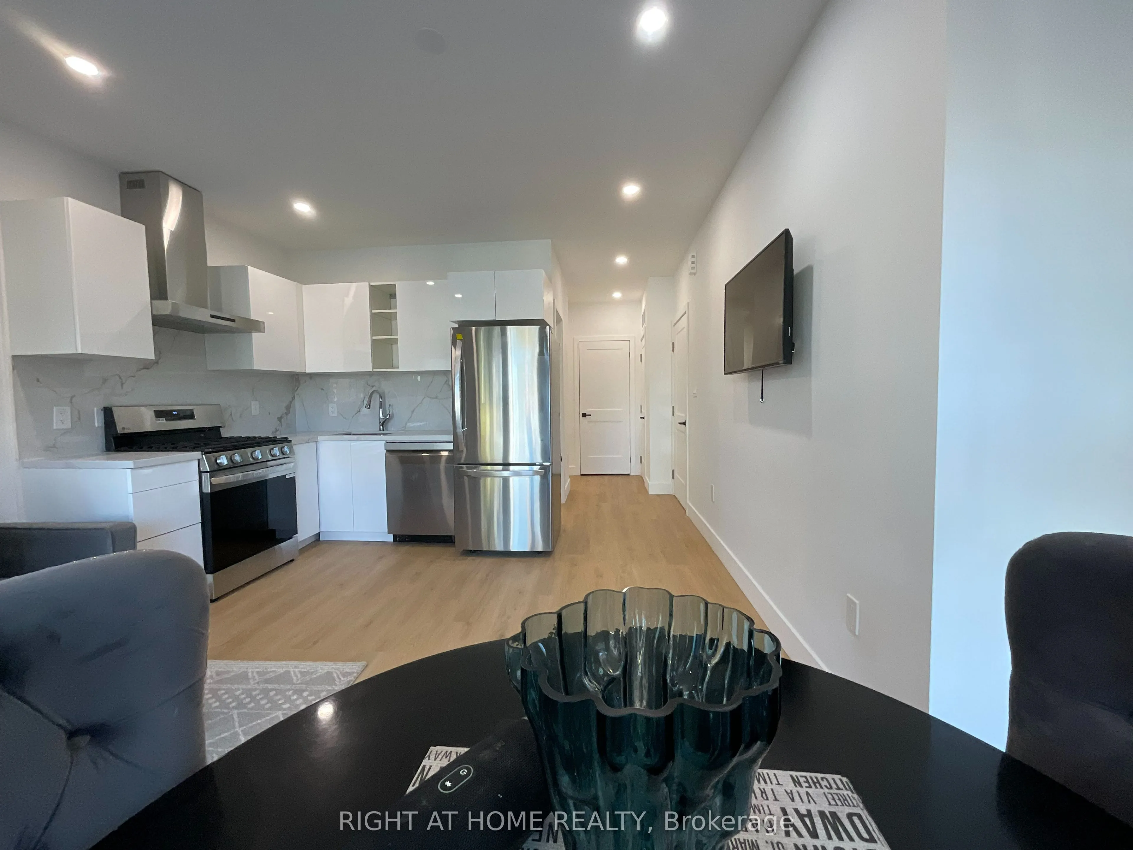 674 Manning Avenue, #Second floor