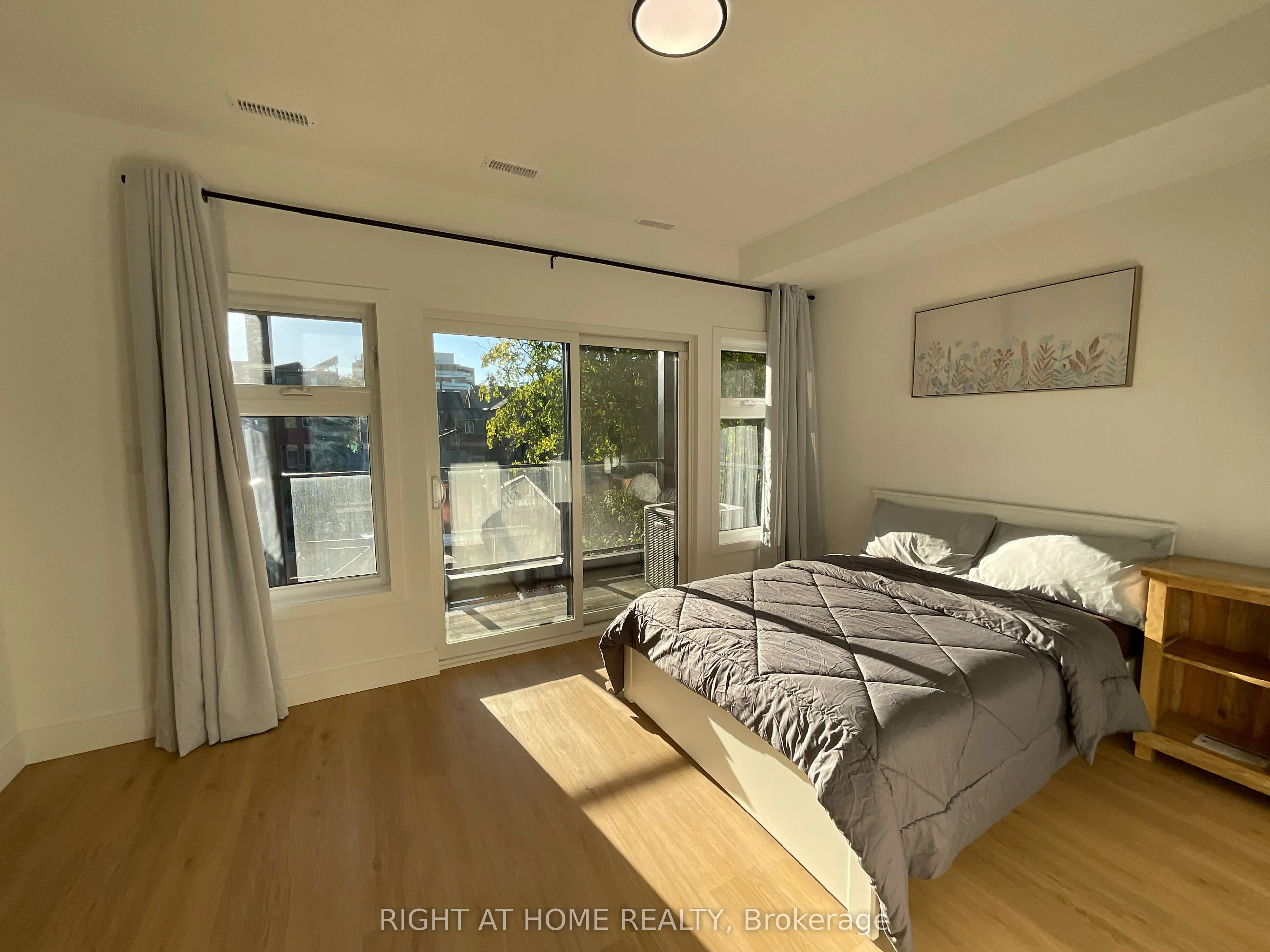 674 Manning Avenue, #Second floor