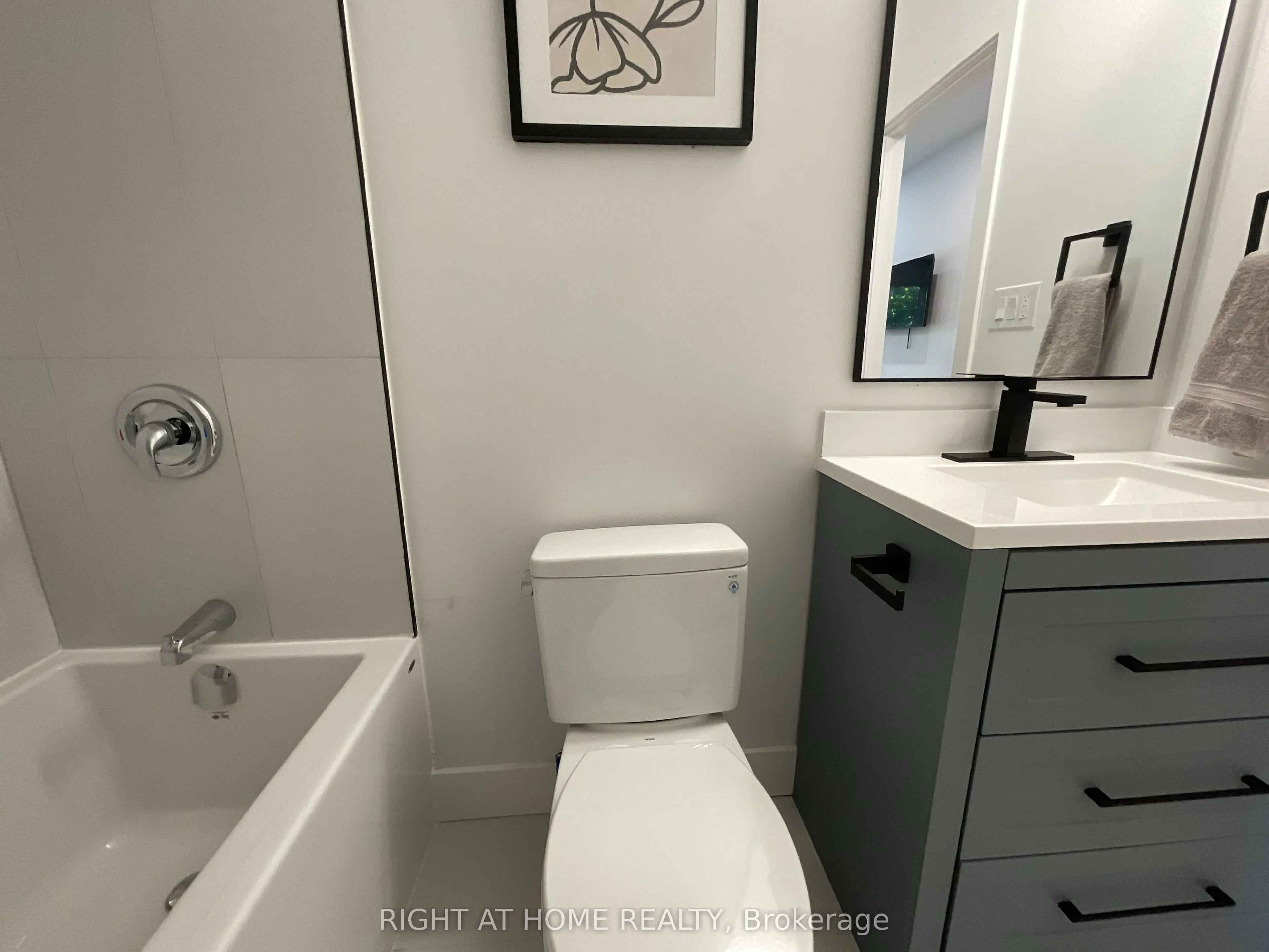 674 Manning Avenue, #Second floor