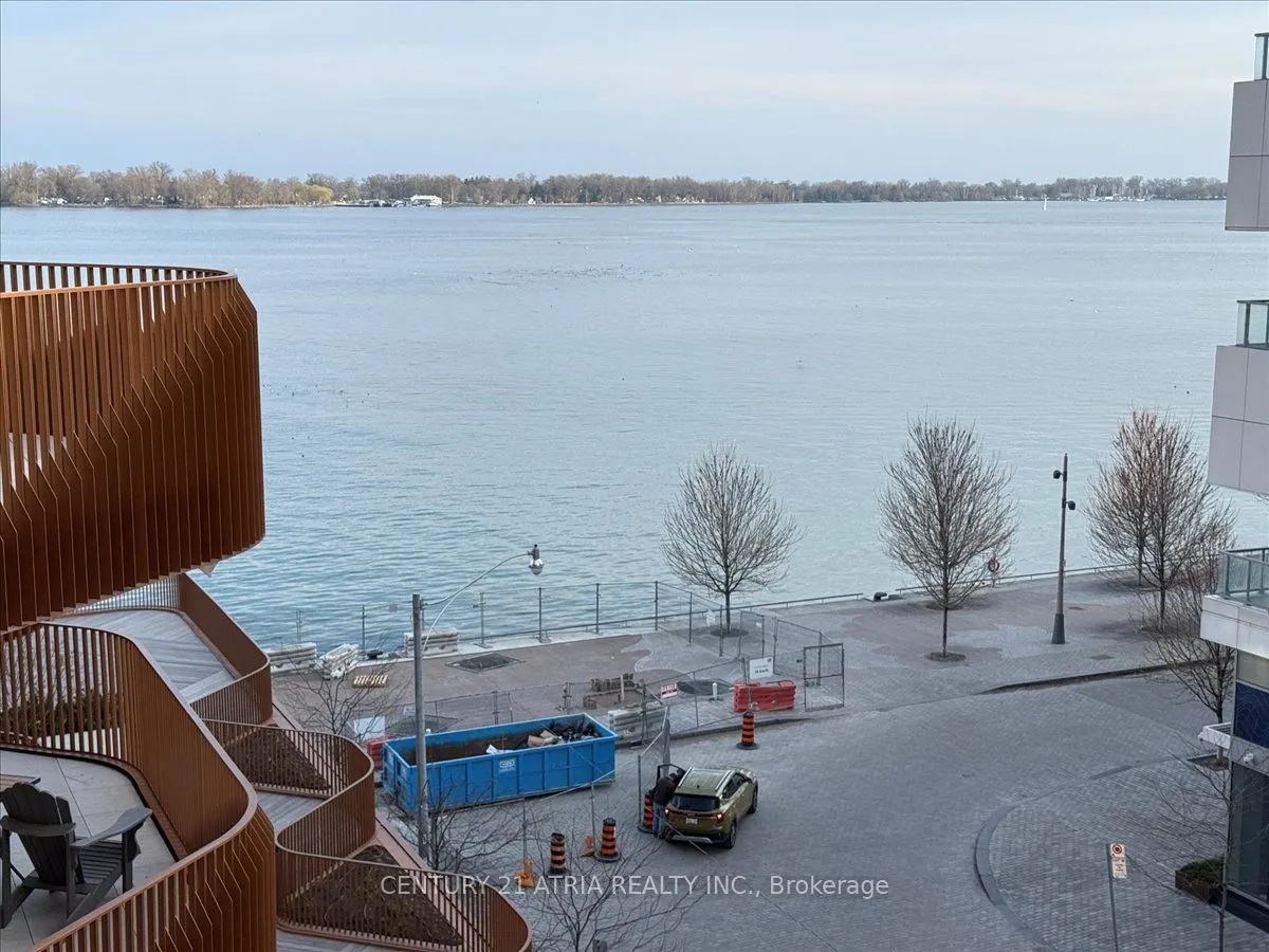 155 Merchants' Wharf, #516