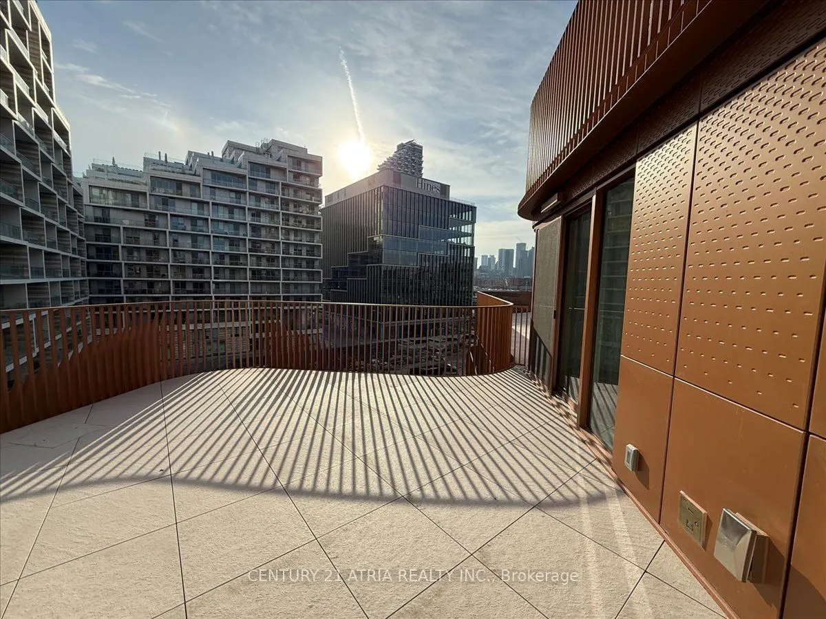 155 Merchants' Wharf, #516