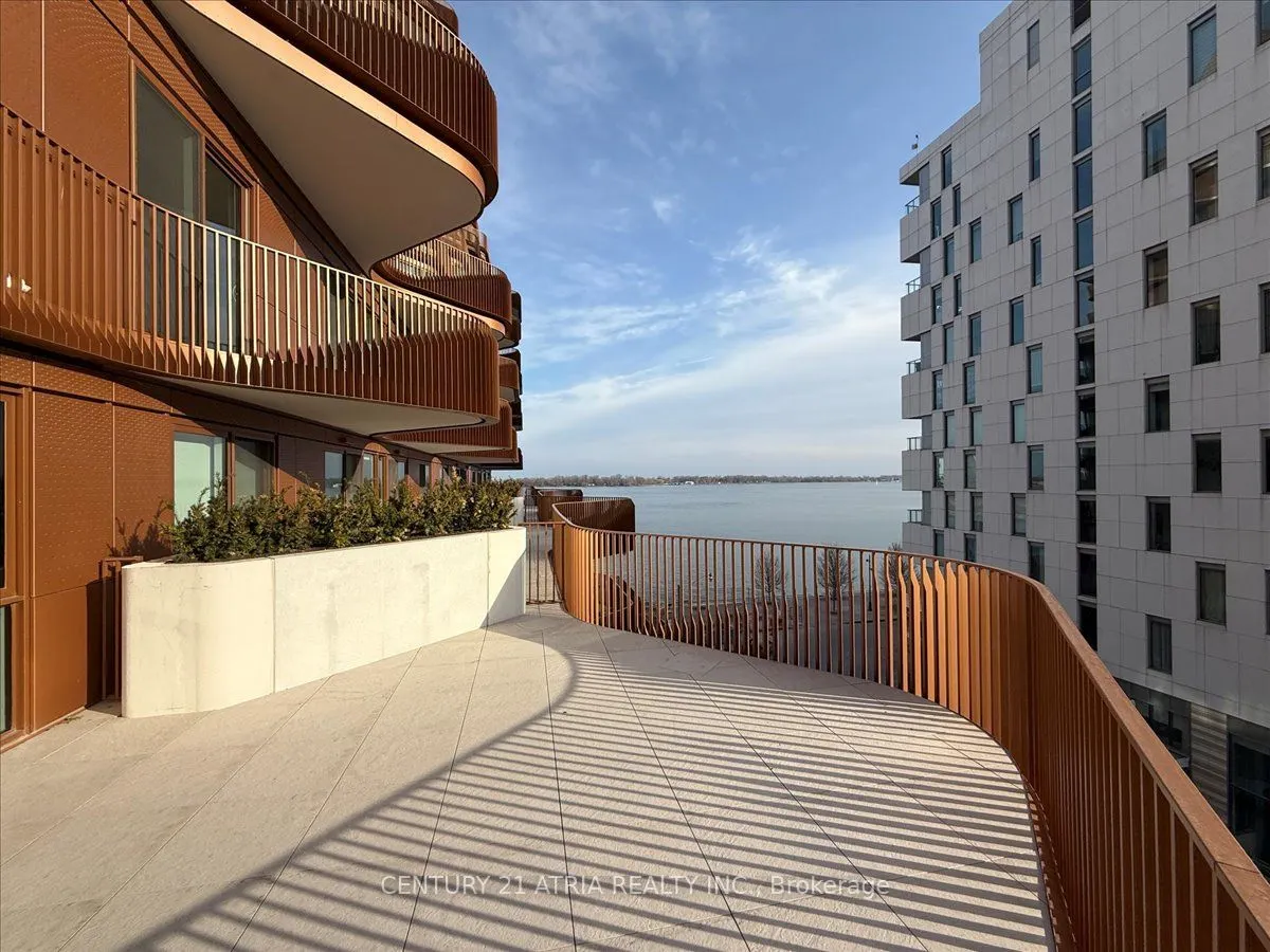 155 Merchants' Wharf, #516