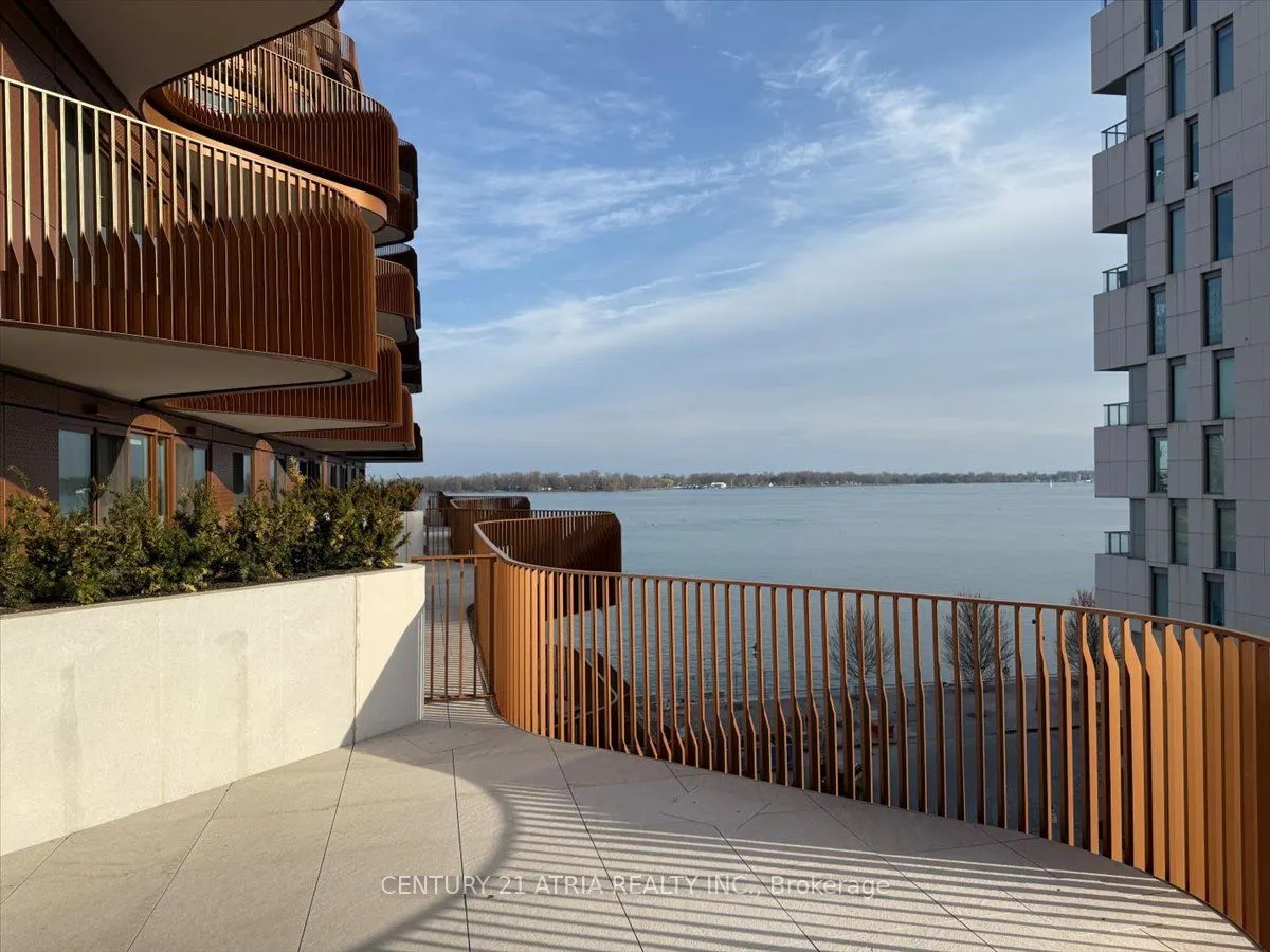 155 Merchants' Wharf, #516
