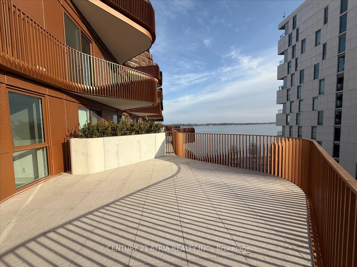 155 Merchants' Wharf, #516