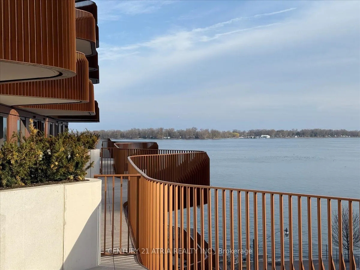 155 Merchants' Wharf, #516