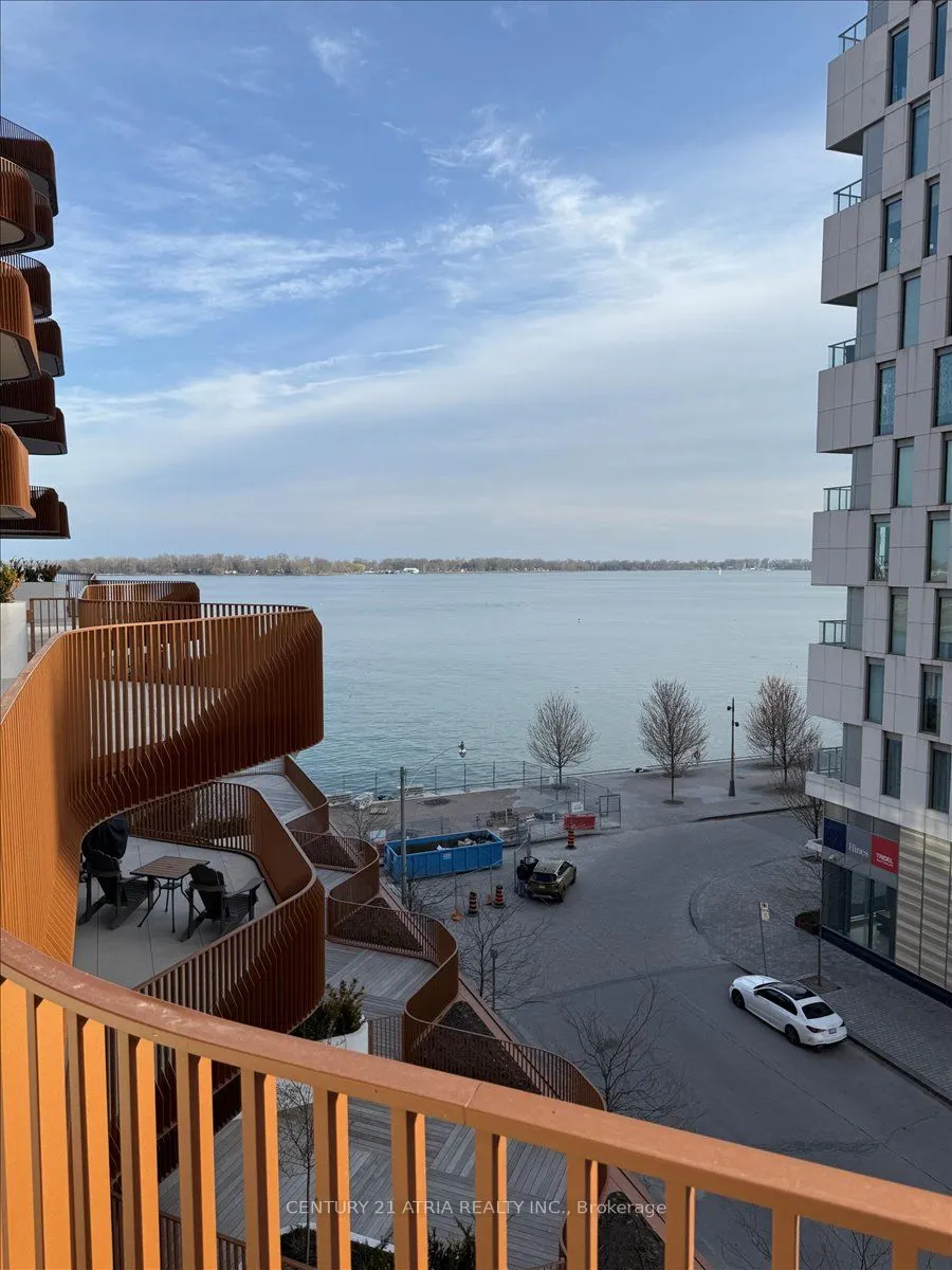 155 Merchants' Wharf, #516
