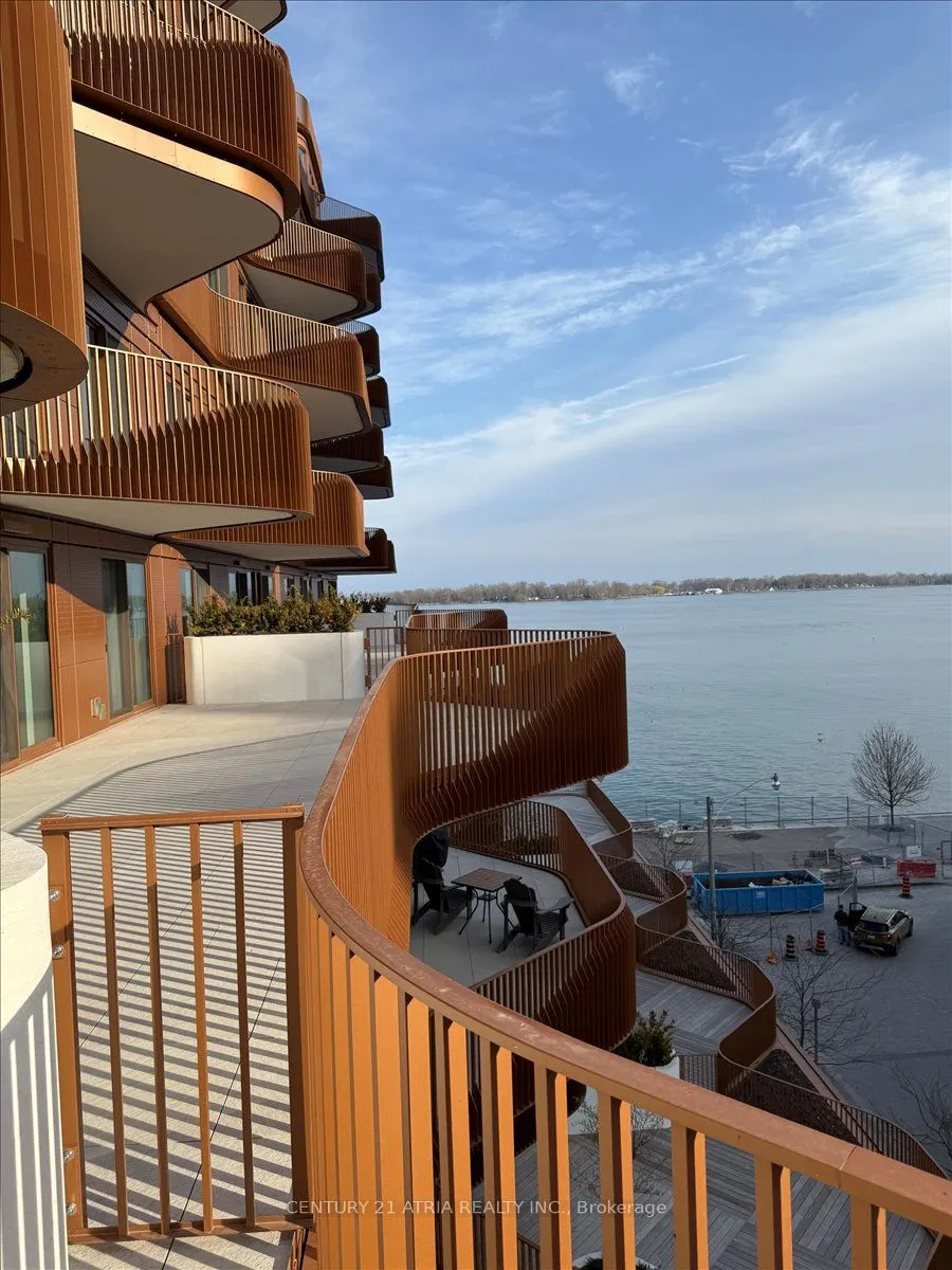 155 Merchants' Wharf, #516