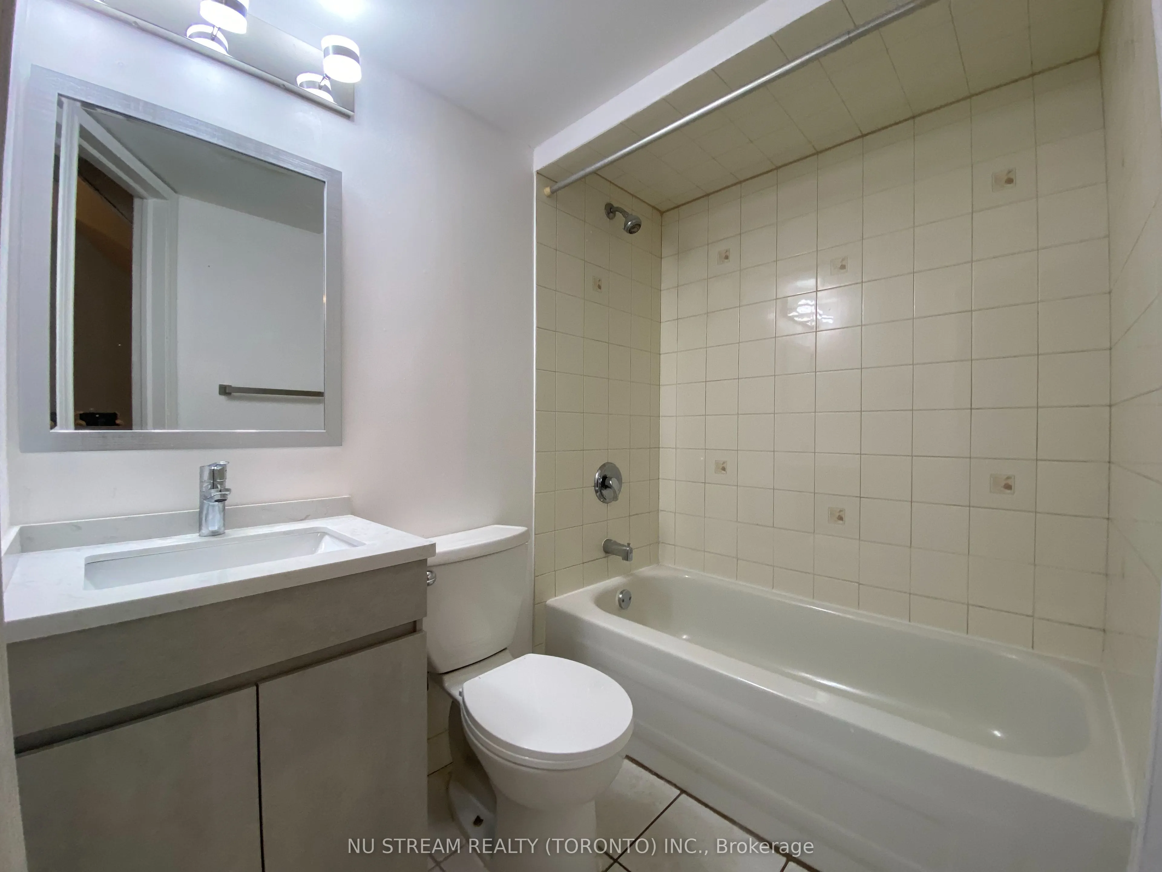 30 Hickorynut Dr Drive