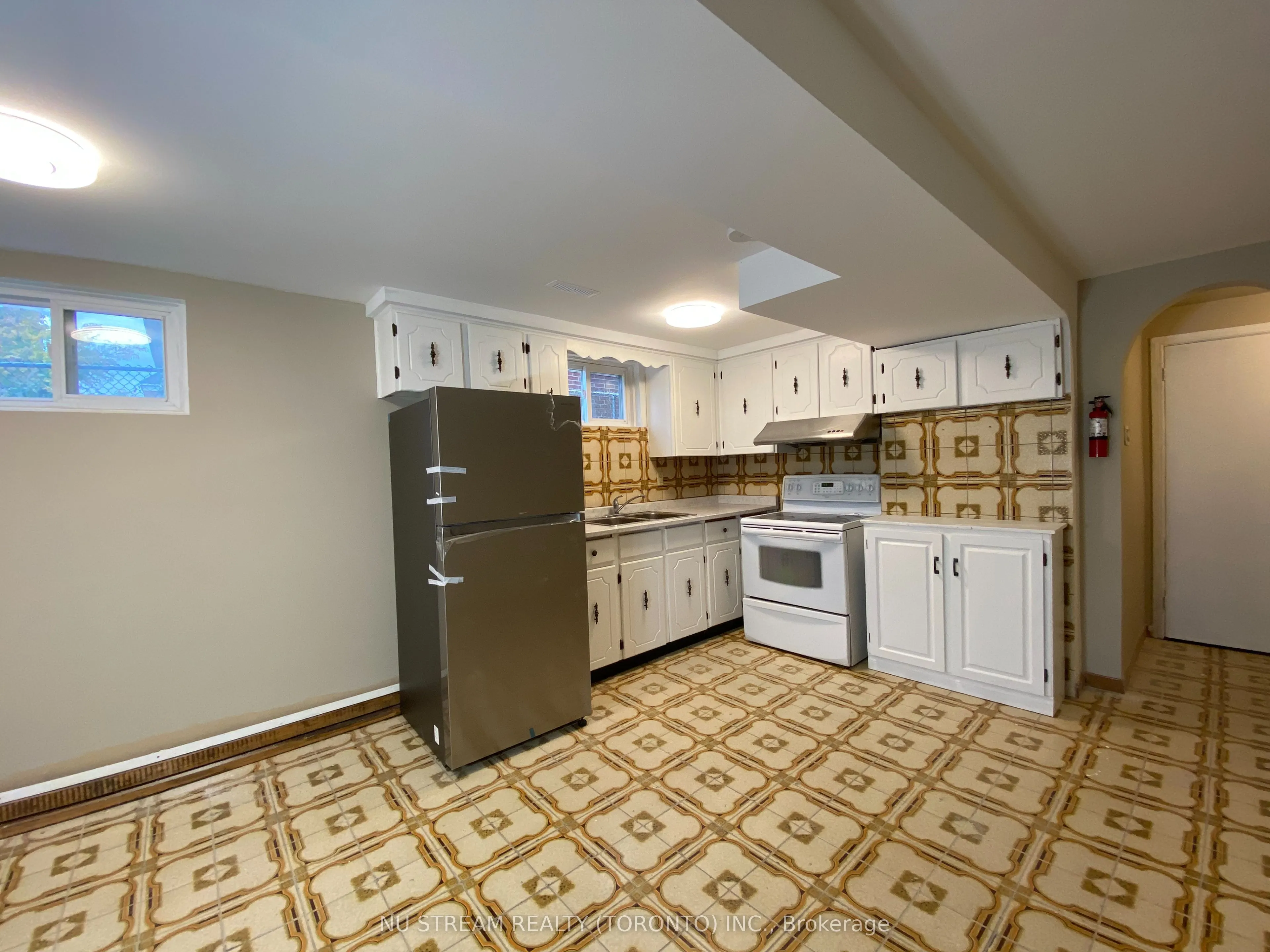 30 Hickorynut Dr Drive