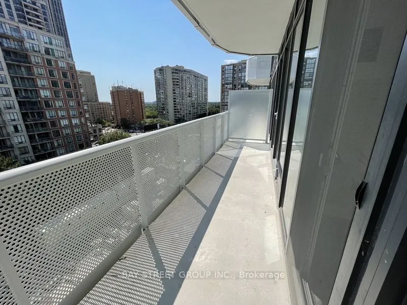 15 Holmes Avenue, #701