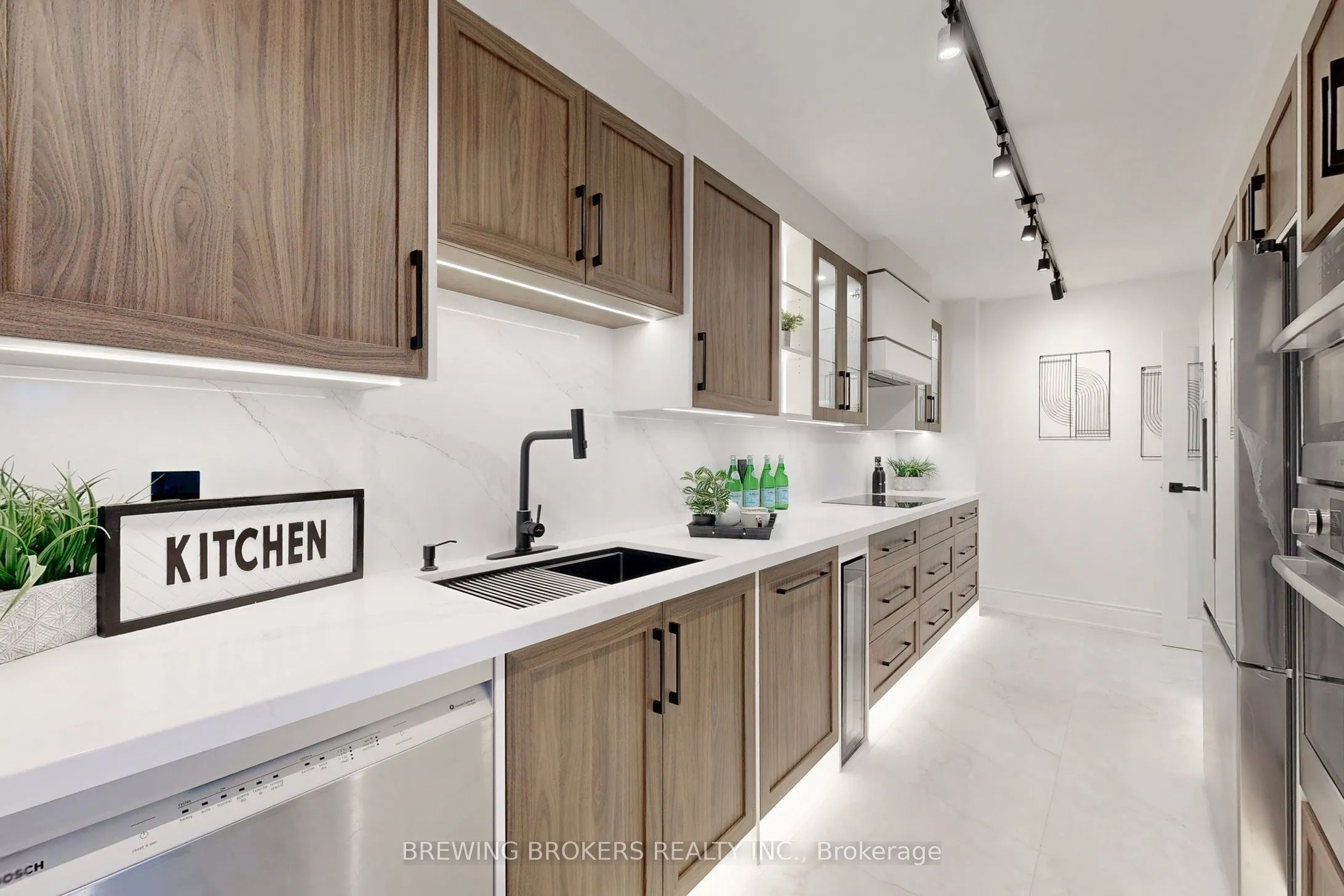 278 Bloor Street E, #1501