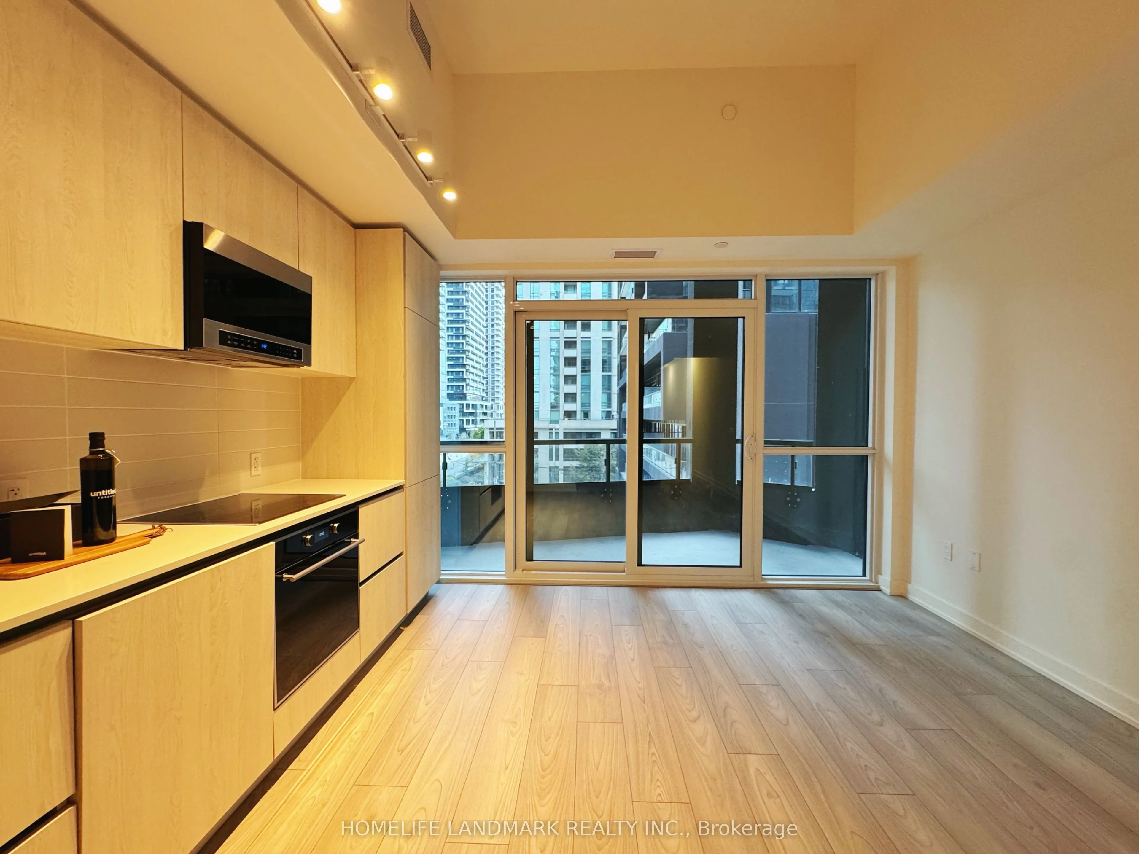110 BROADWAY Avenue, #404 S