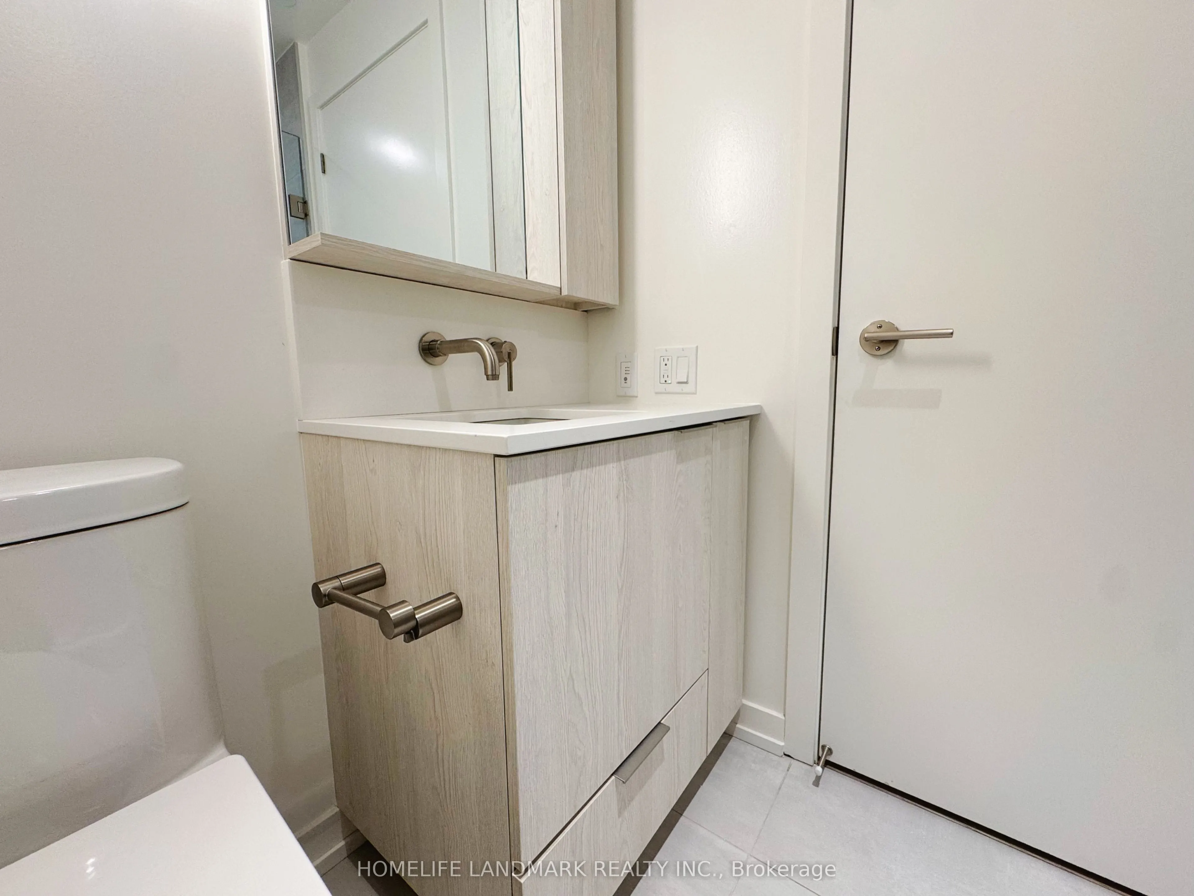 110 BROADWAY Avenue, #404 S