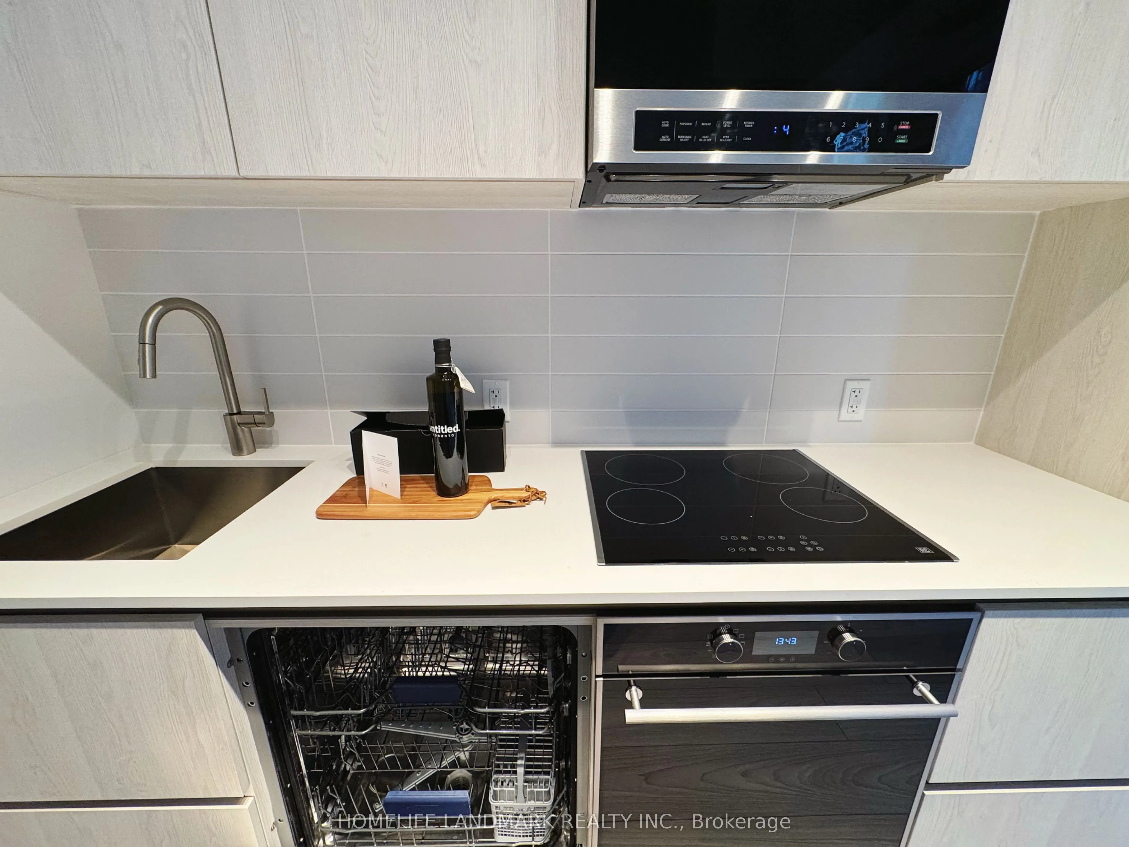 110 BROADWAY Avenue, #404 S