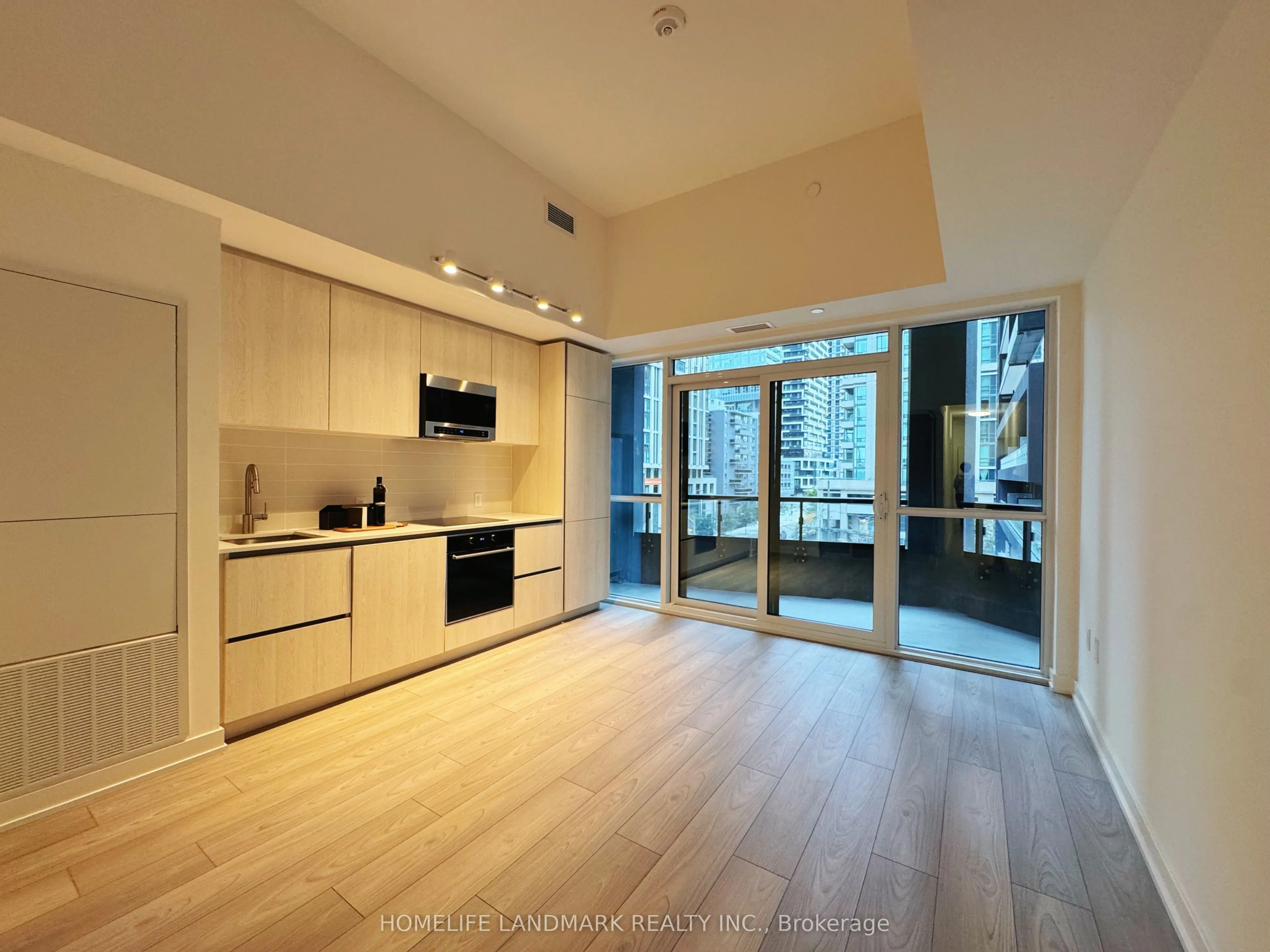110 BROADWAY Avenue, #404 S
