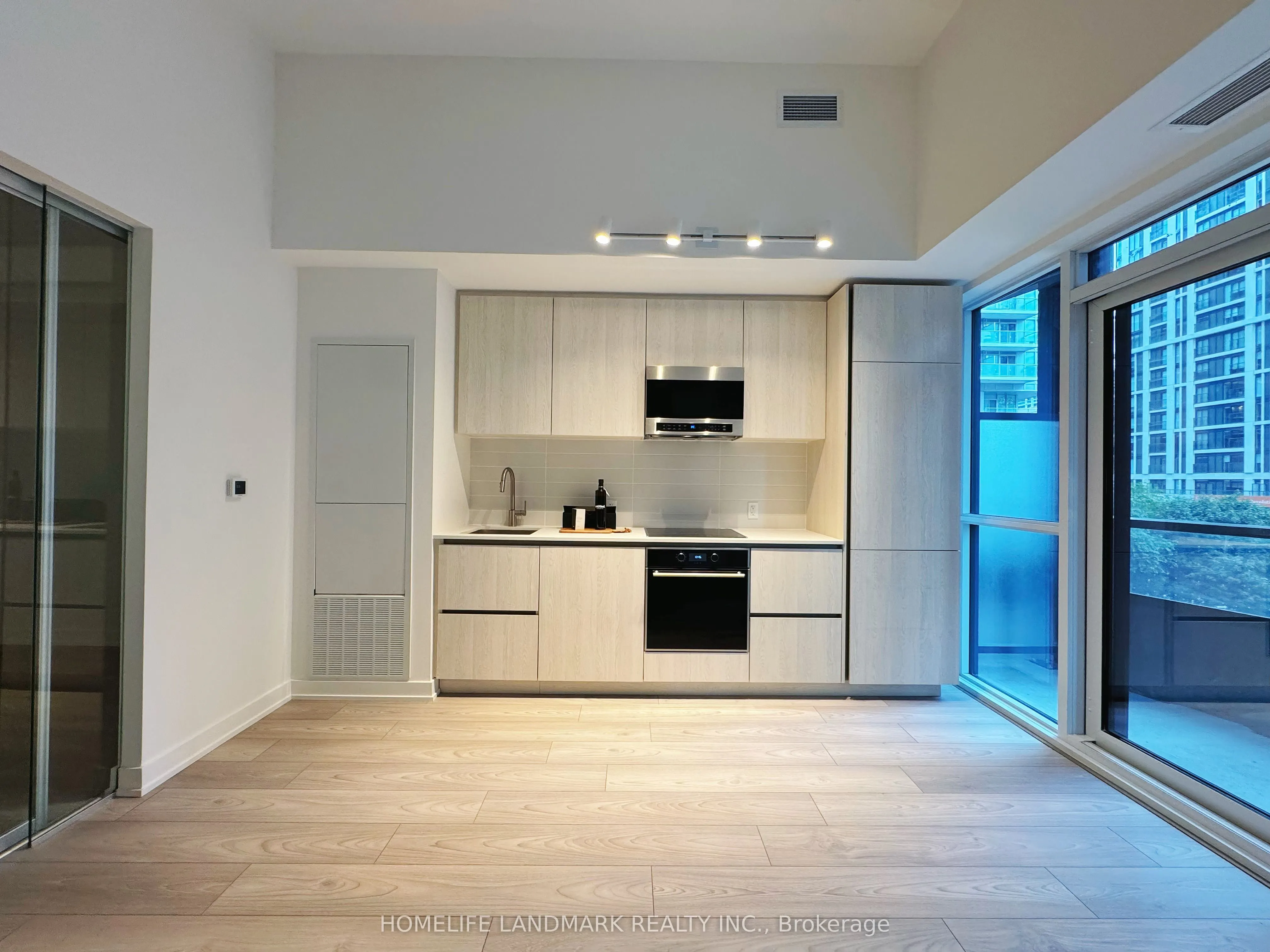 110 BROADWAY Avenue, #404 S
