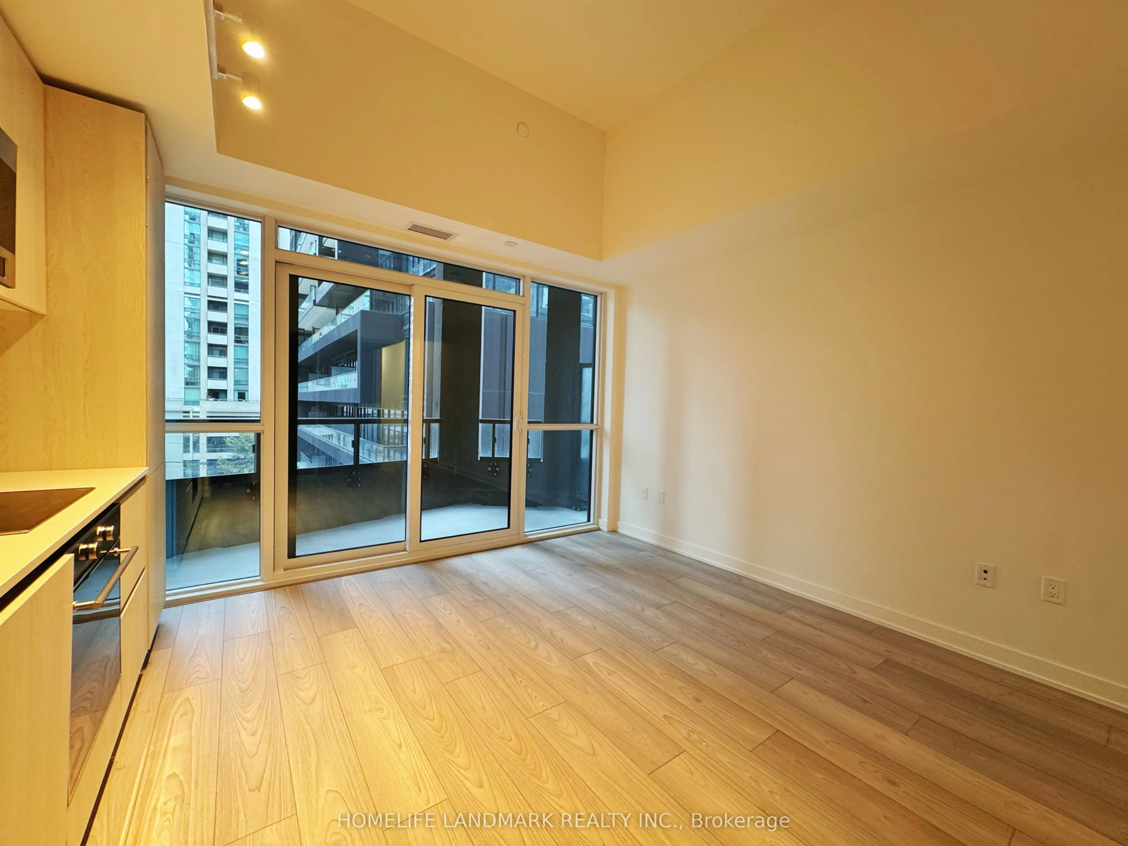 110 BROADWAY Avenue, #404 S