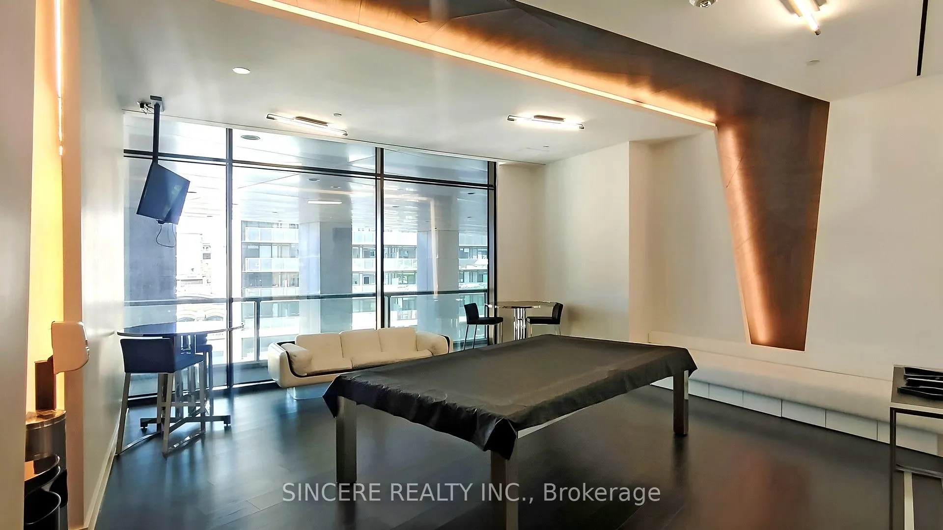 125 Peter Street, #1811