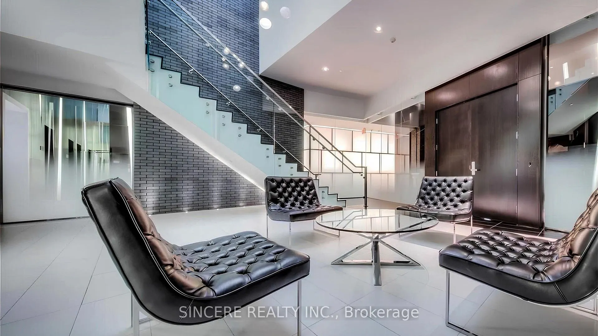 125 Peter Street, #1811