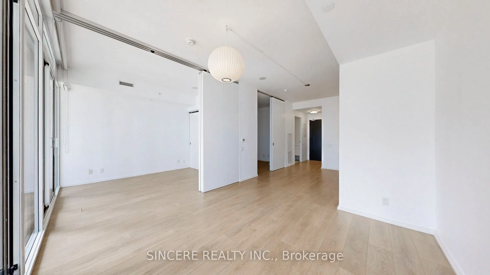 125 Peter Street, #1811