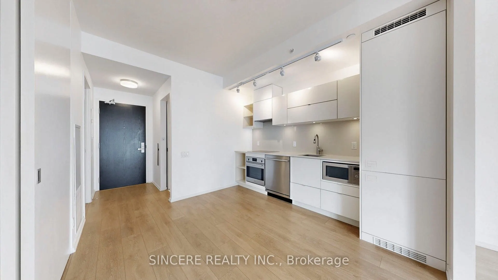 125 Peter Street, #1811