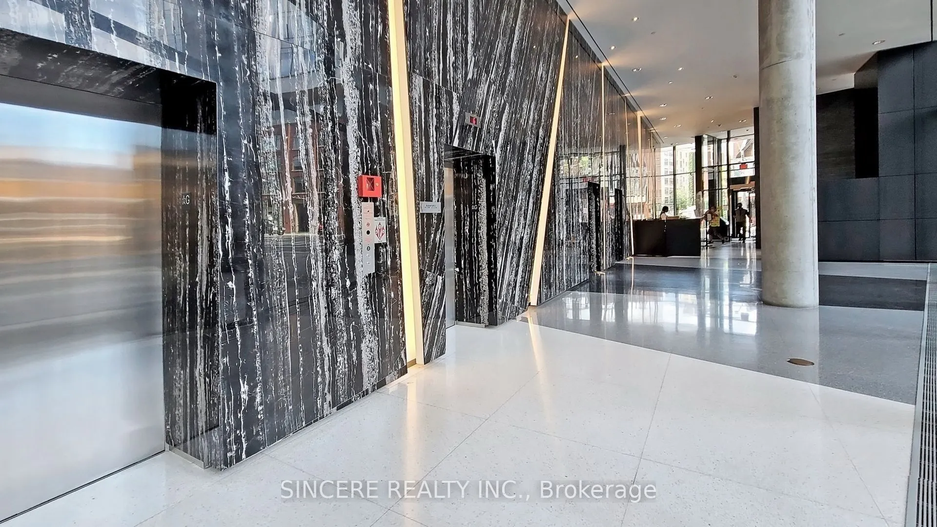 125 Peter Street, #1811