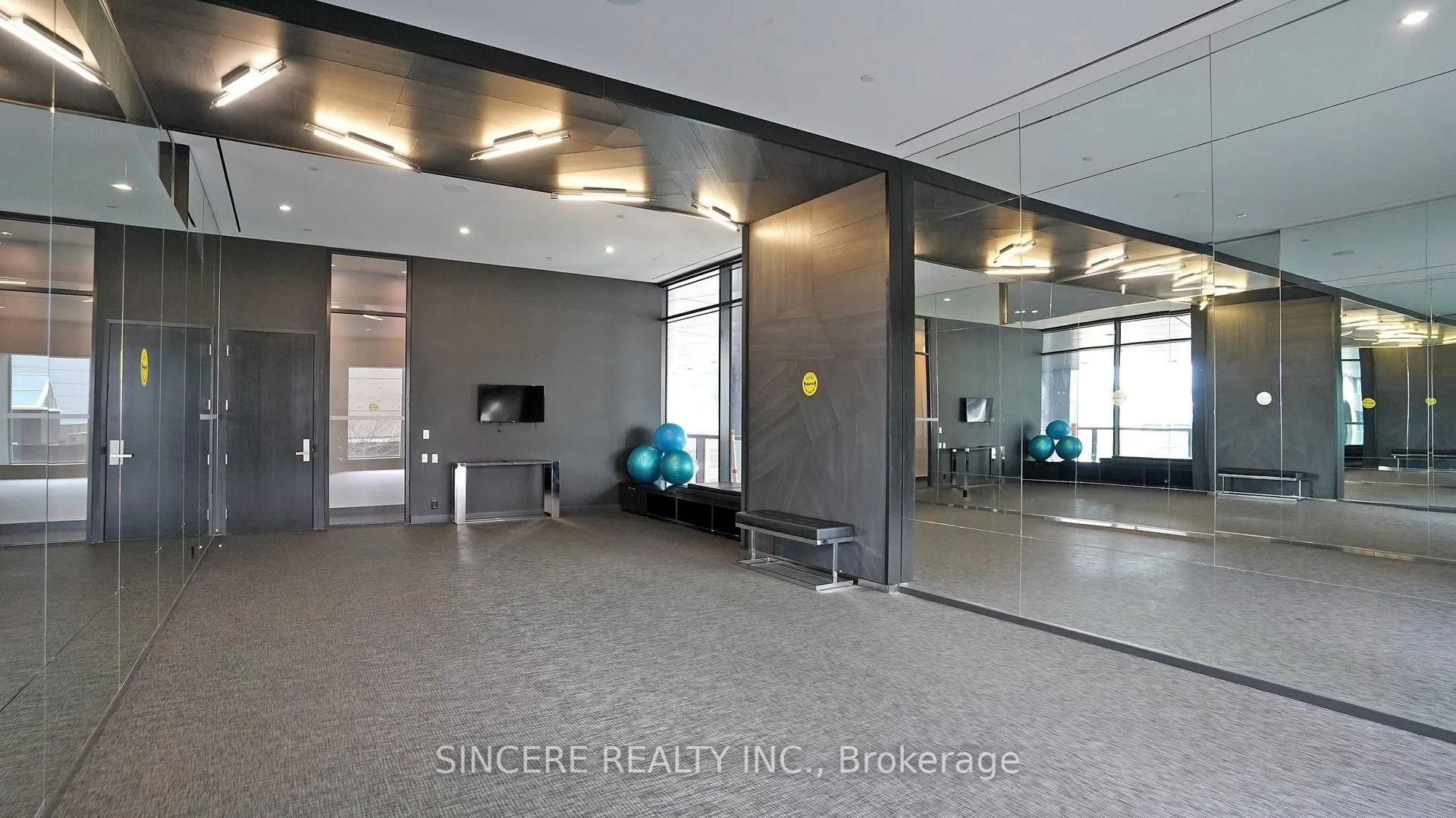125 Peter Street, #1811