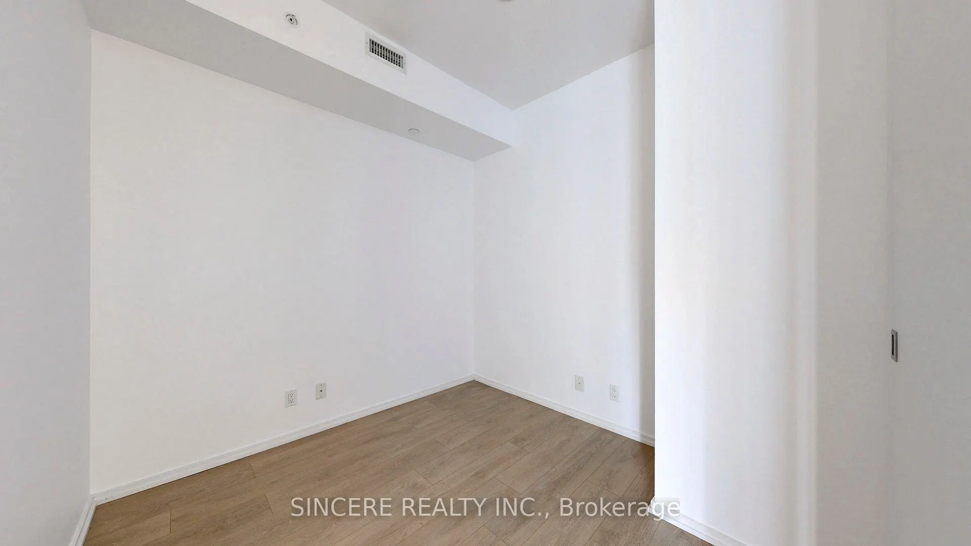 125 Peter Street, #1811