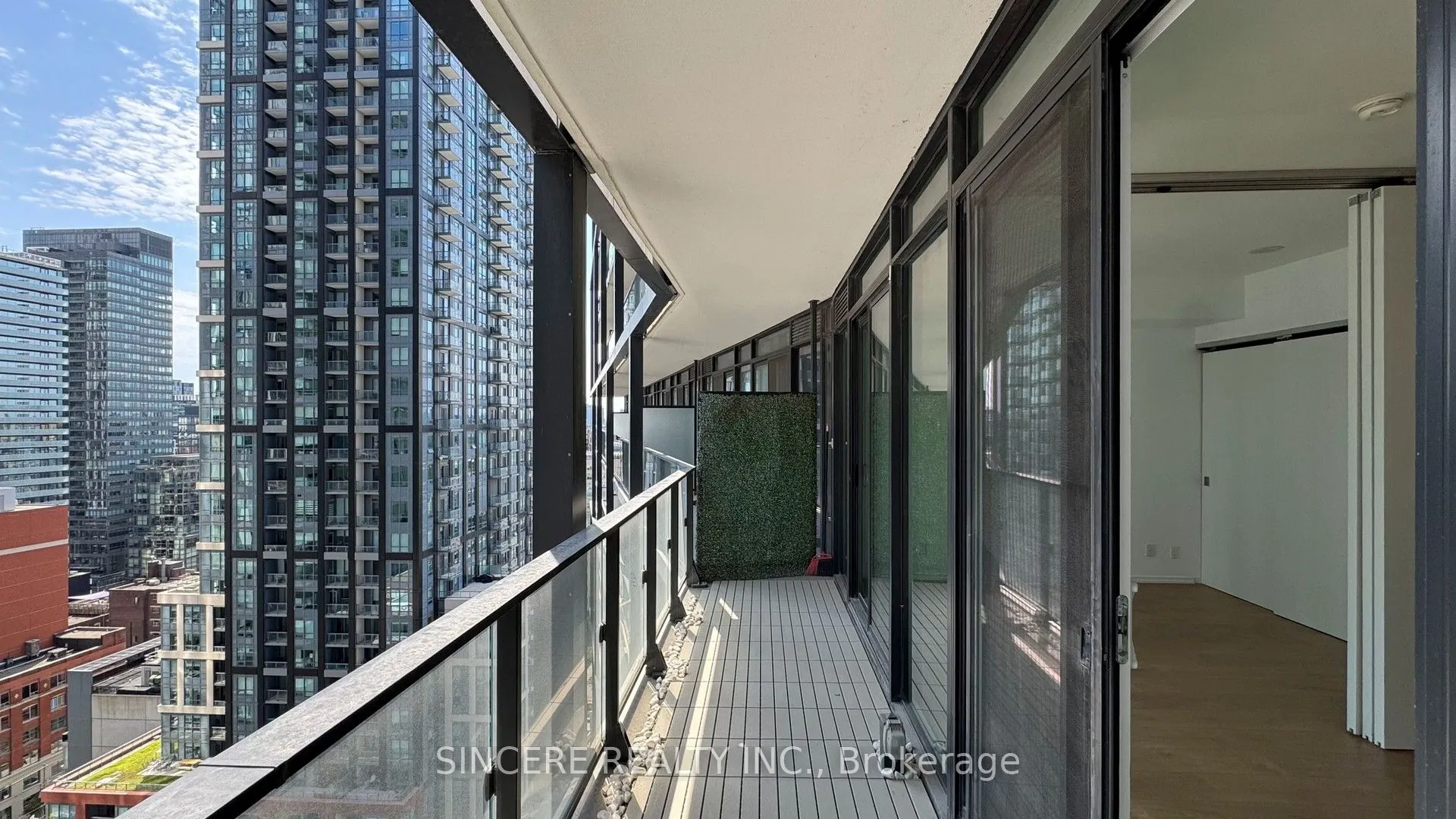 125 Peter Street, #1811