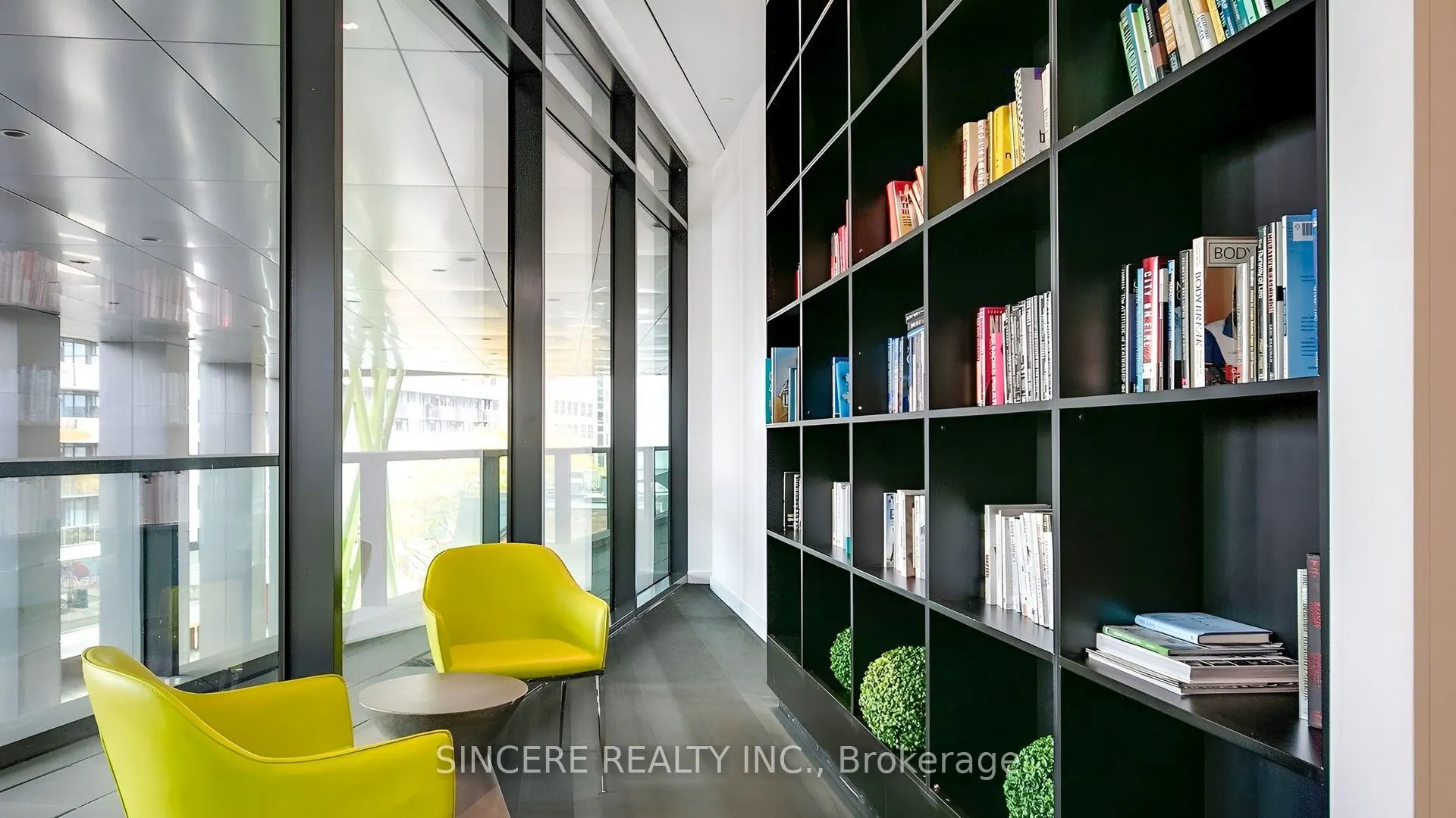 125 Peter Street, #1811