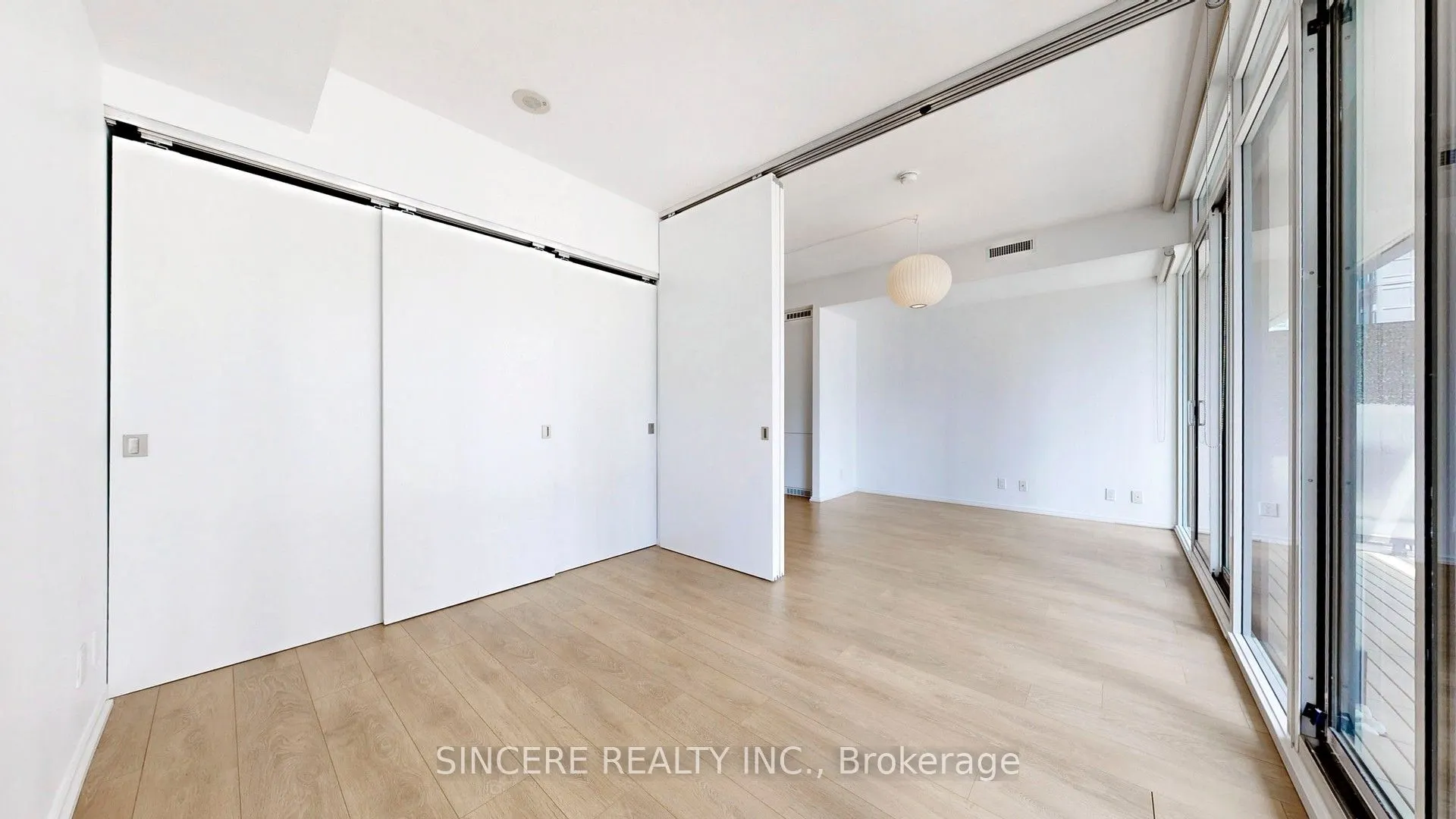 125 Peter Street, #1811