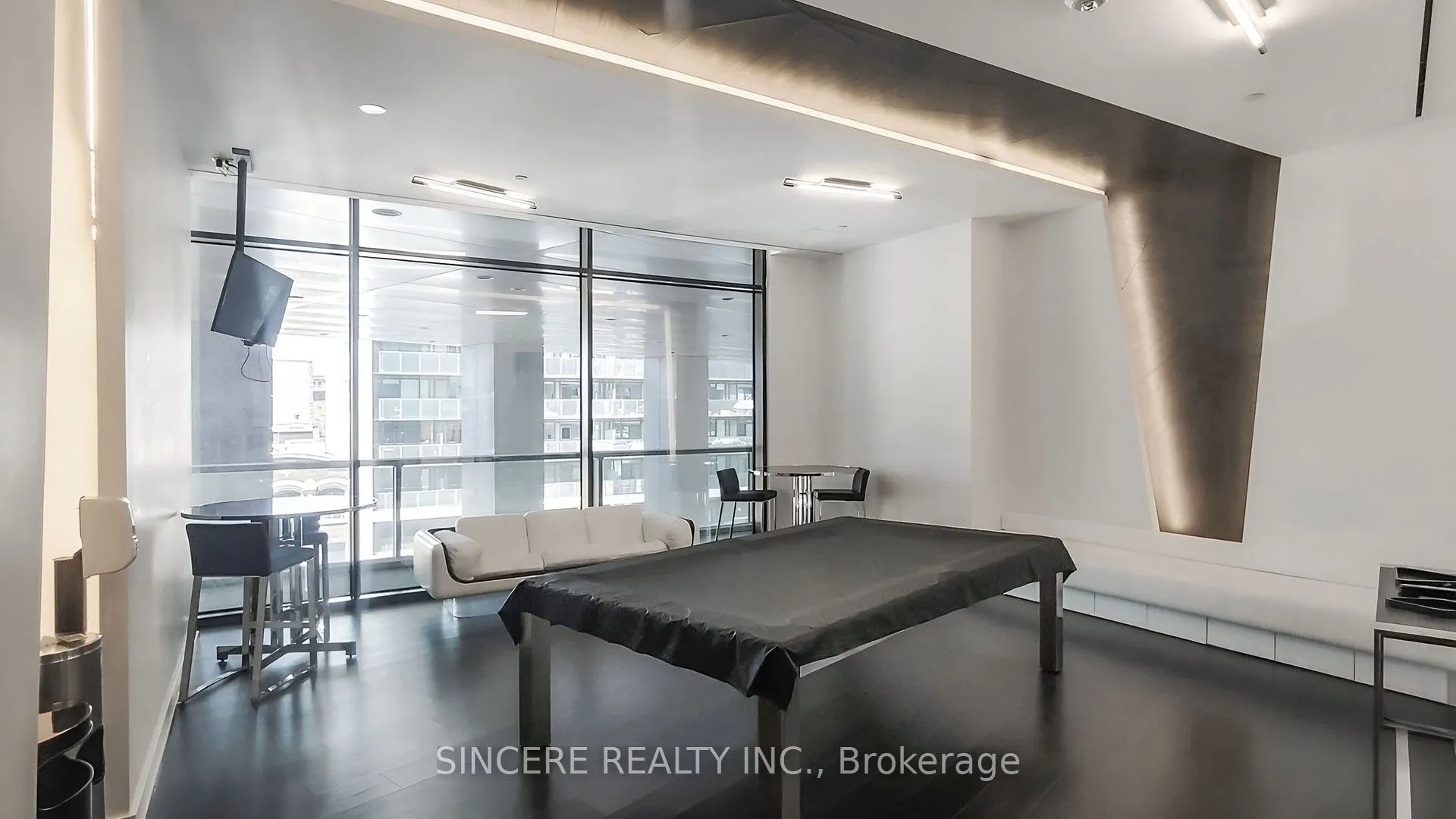 125 Peter Street, #1811
