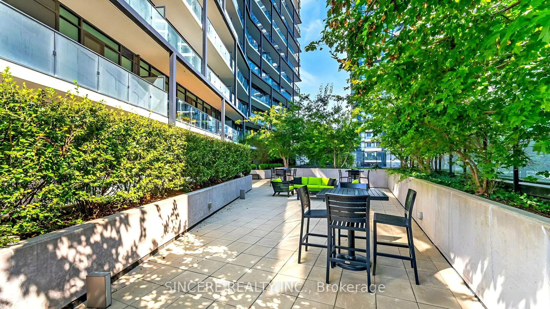 125 Peter Street, #1811