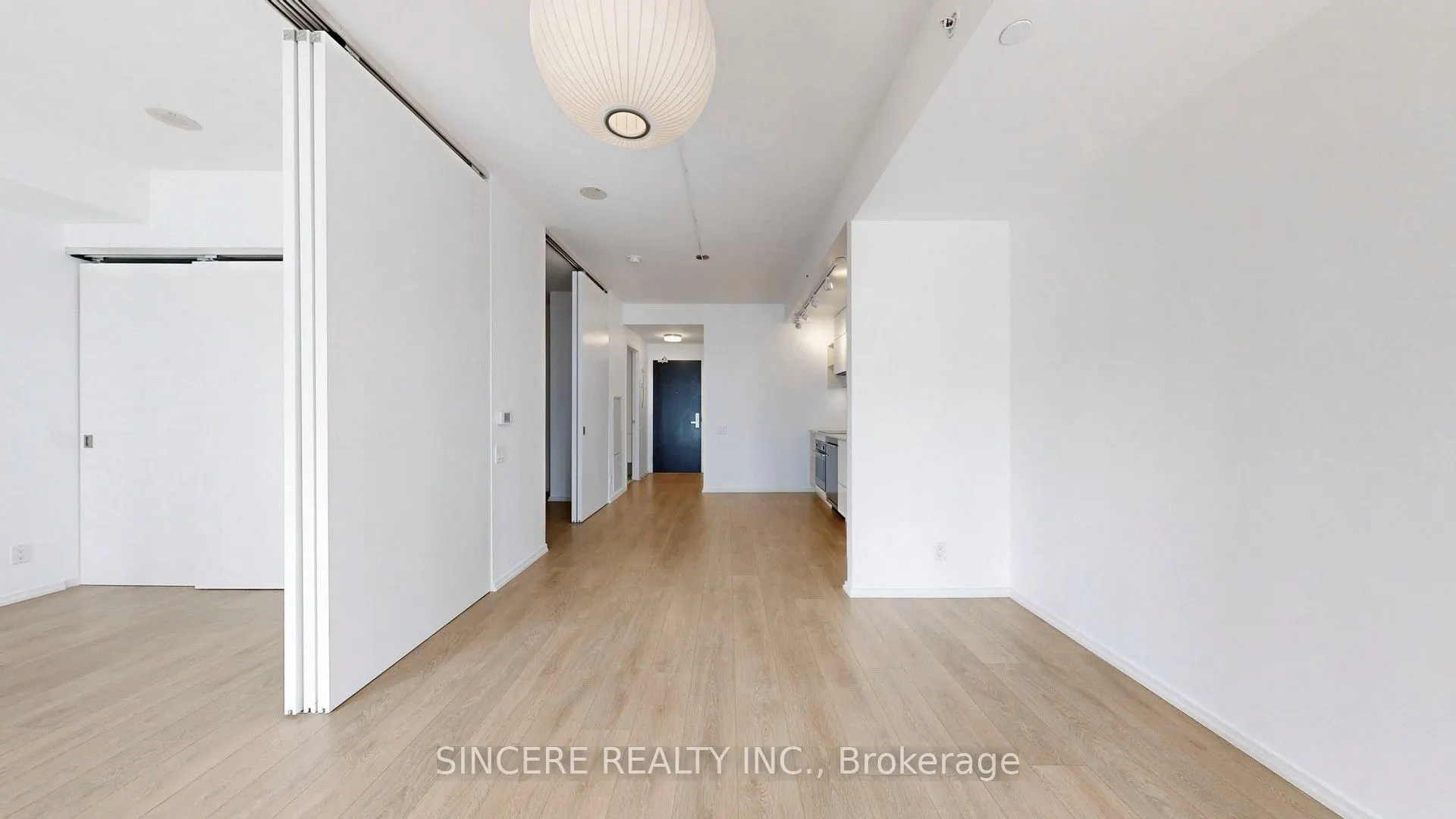 125 Peter Street, #1811