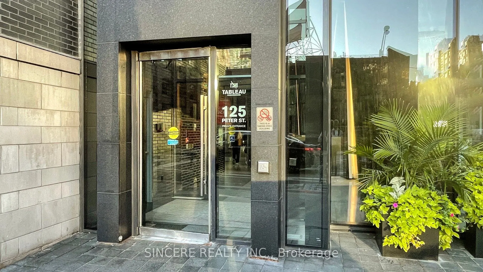 125 Peter Street, #1811