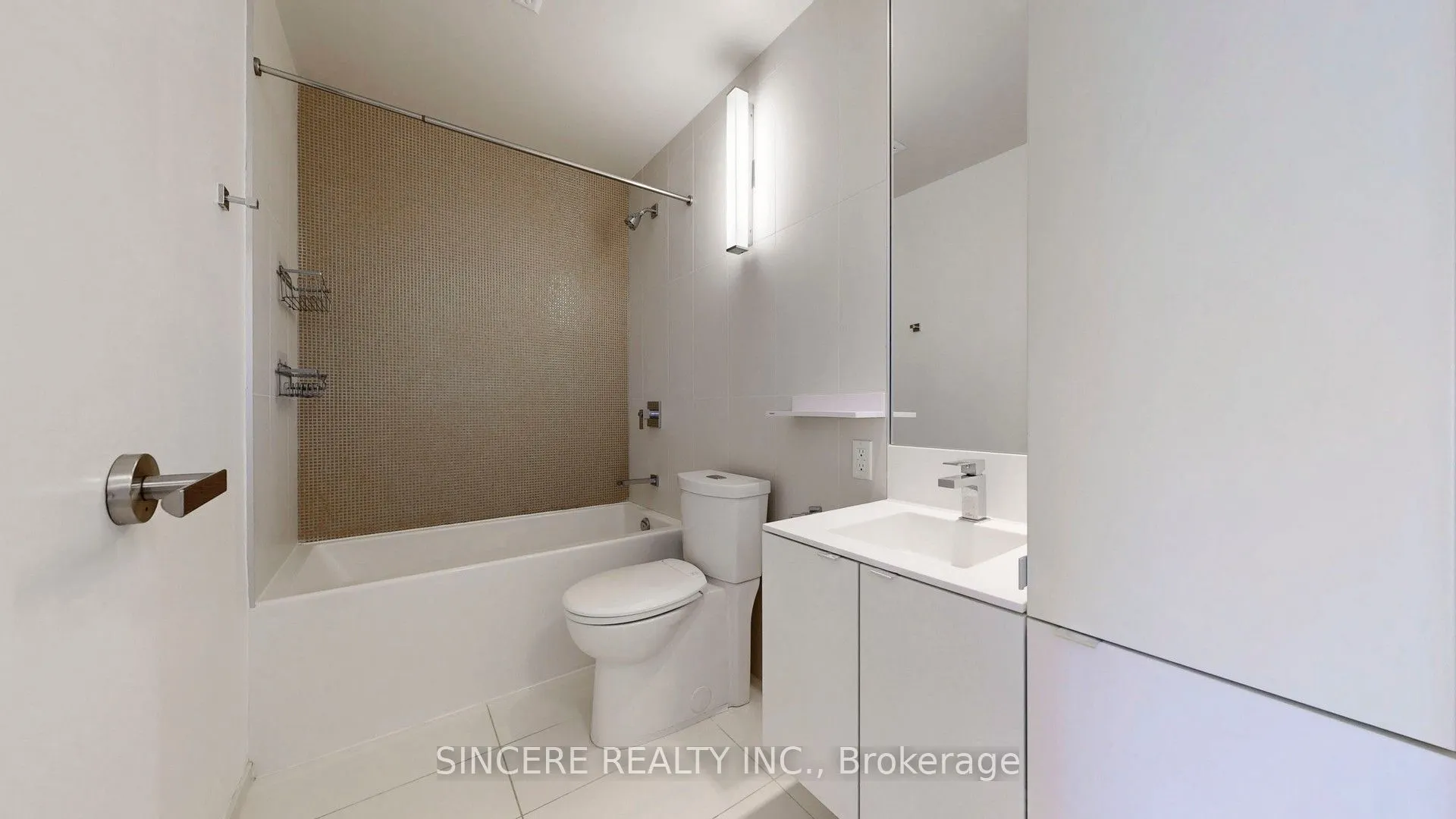 125 Peter Street, #1811