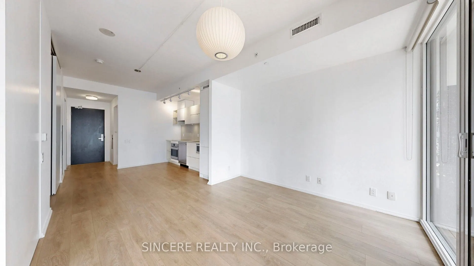 125 Peter Street, #1811